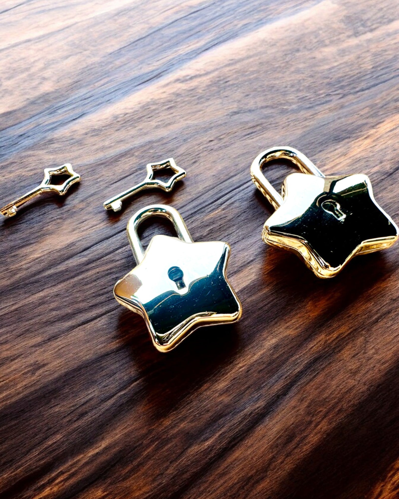 2 Star Mini Padlocks with Engraving – Secure Your Dreams, personalized as a gift, 2 color variants to choose from