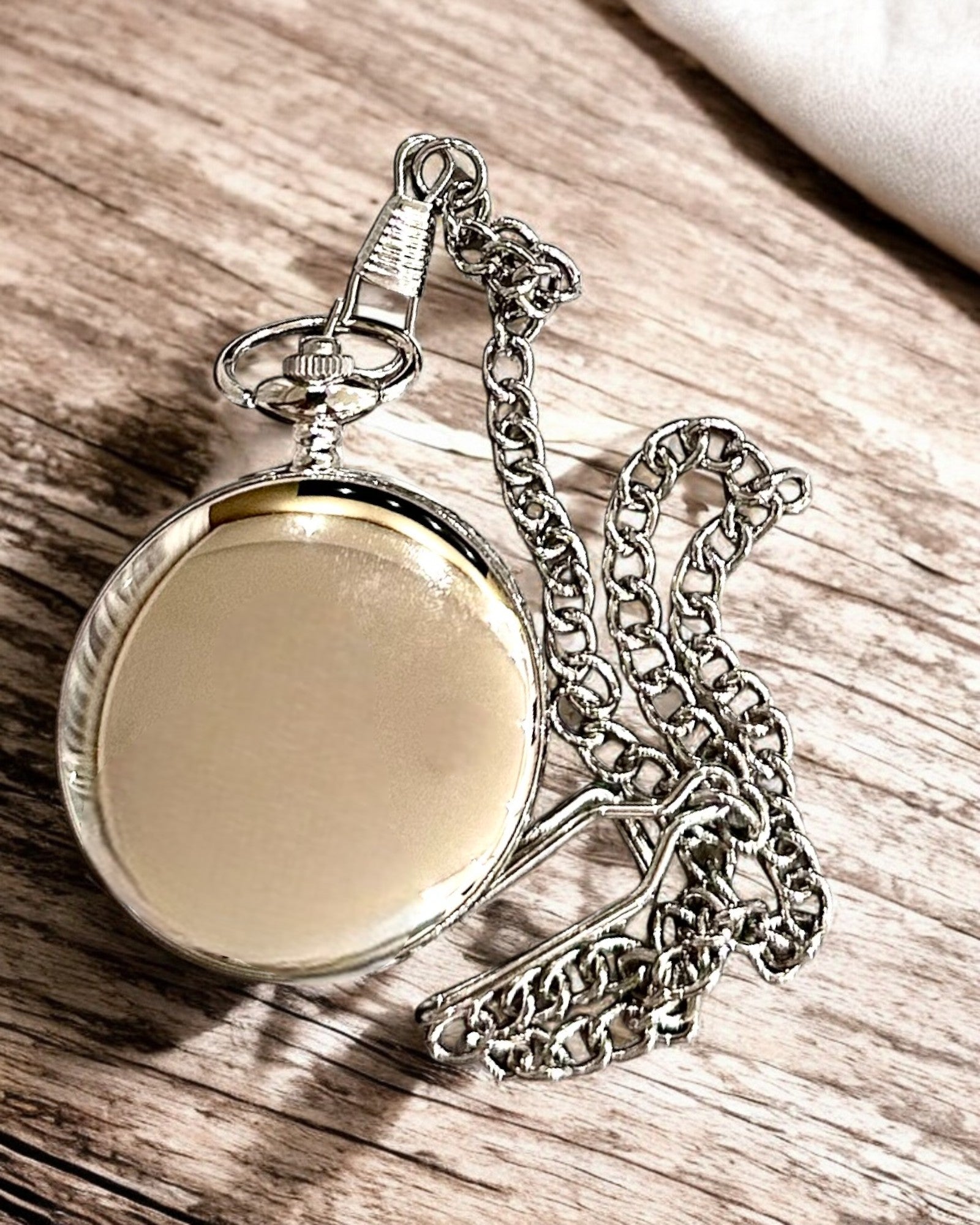 Pocket Compass Silver Color in Retro Style with Openwork Pattern – Elegant and Practical. Engraving