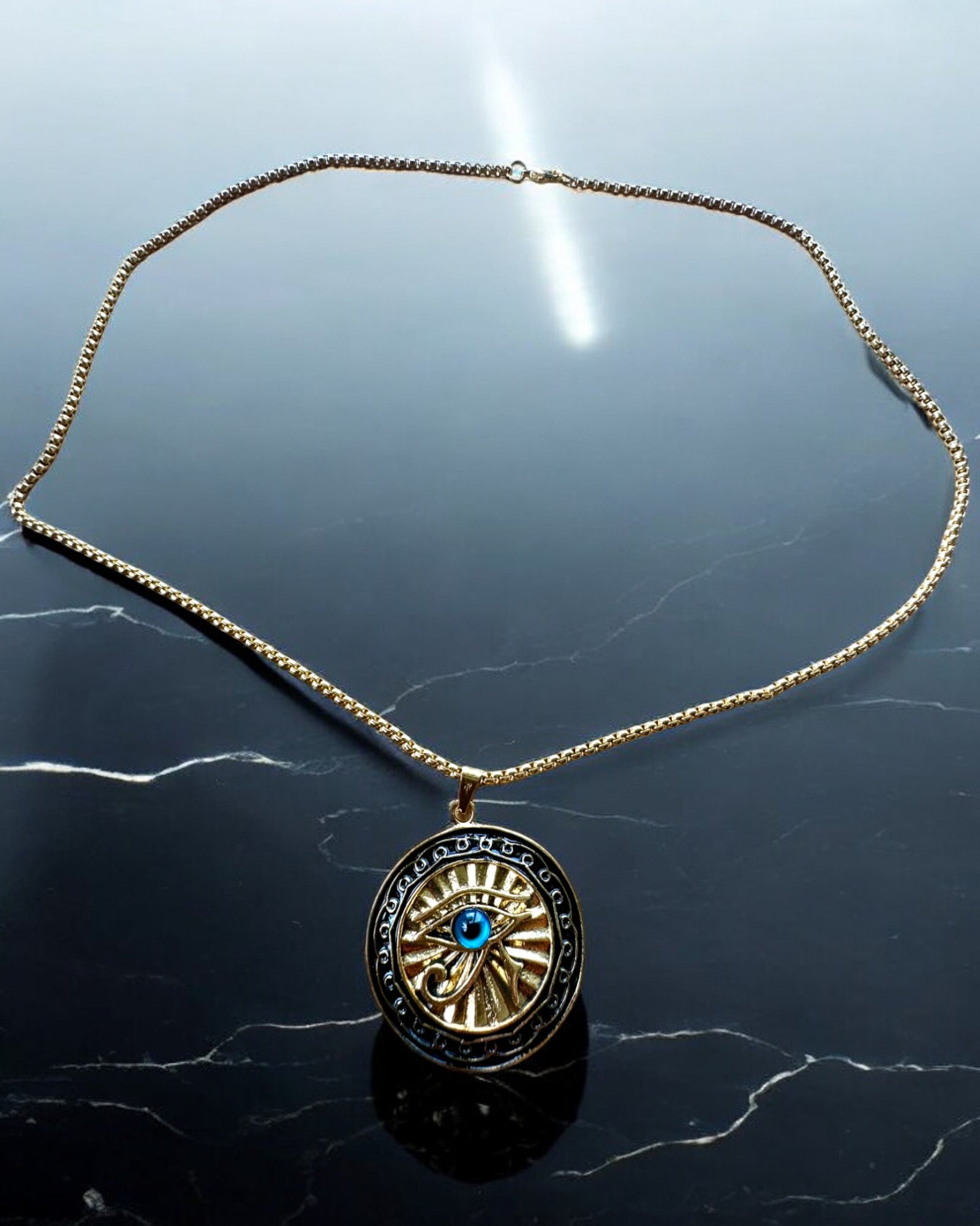 Amulet "Oko Horusa" - Elegance and Protection, customizable with engraving for a gift