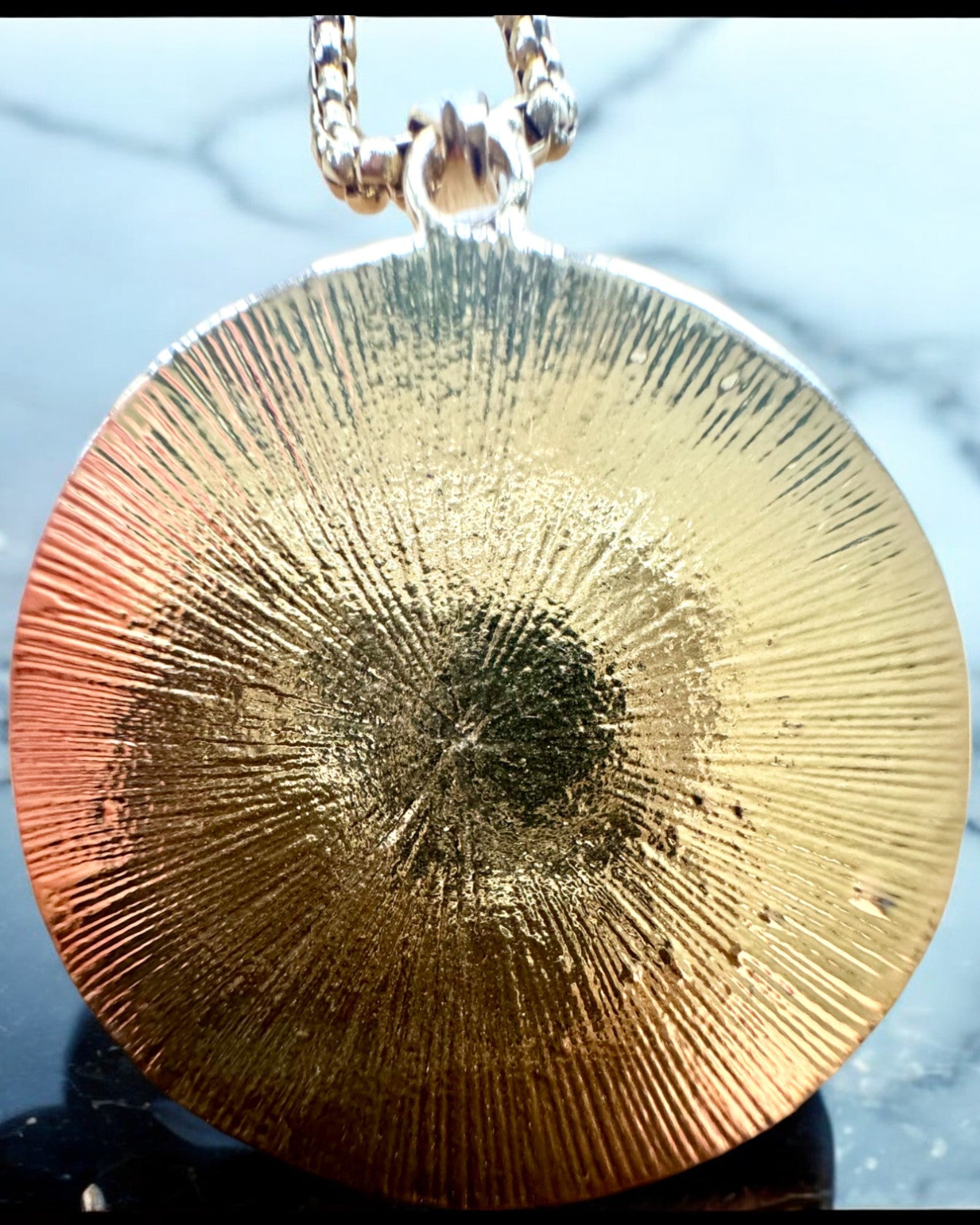 Amulet "Oko Horusa" - Elegance and Protection, customizable with engraving for a gift