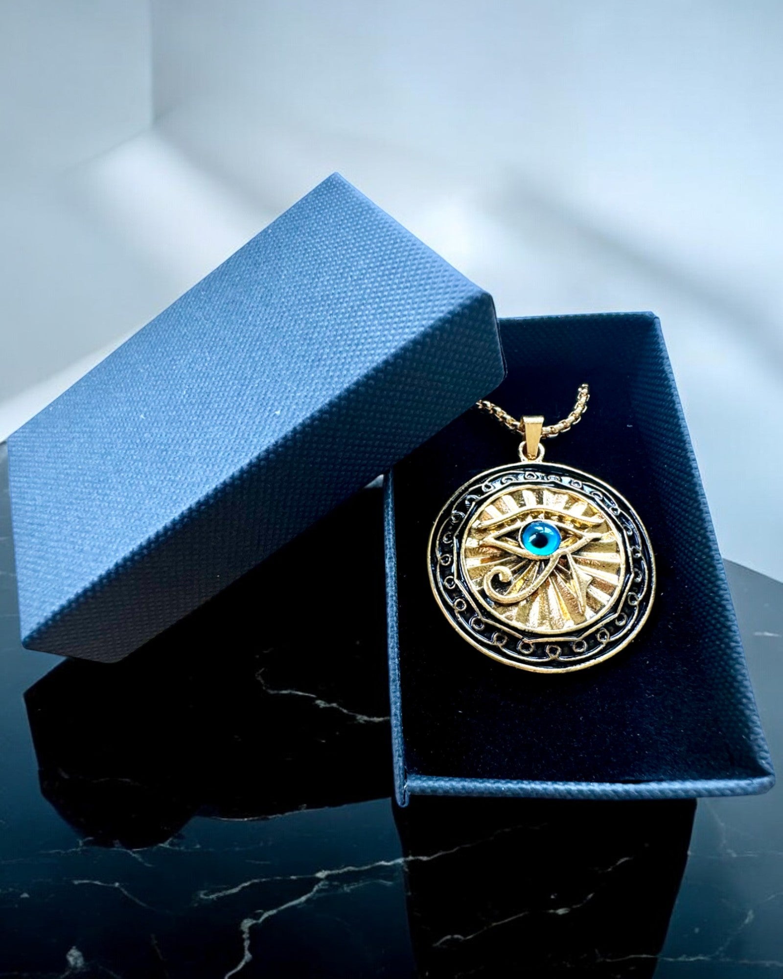 Amulet "Oko Horusa" - Elegance and Protection, customizable with engraving for a gift