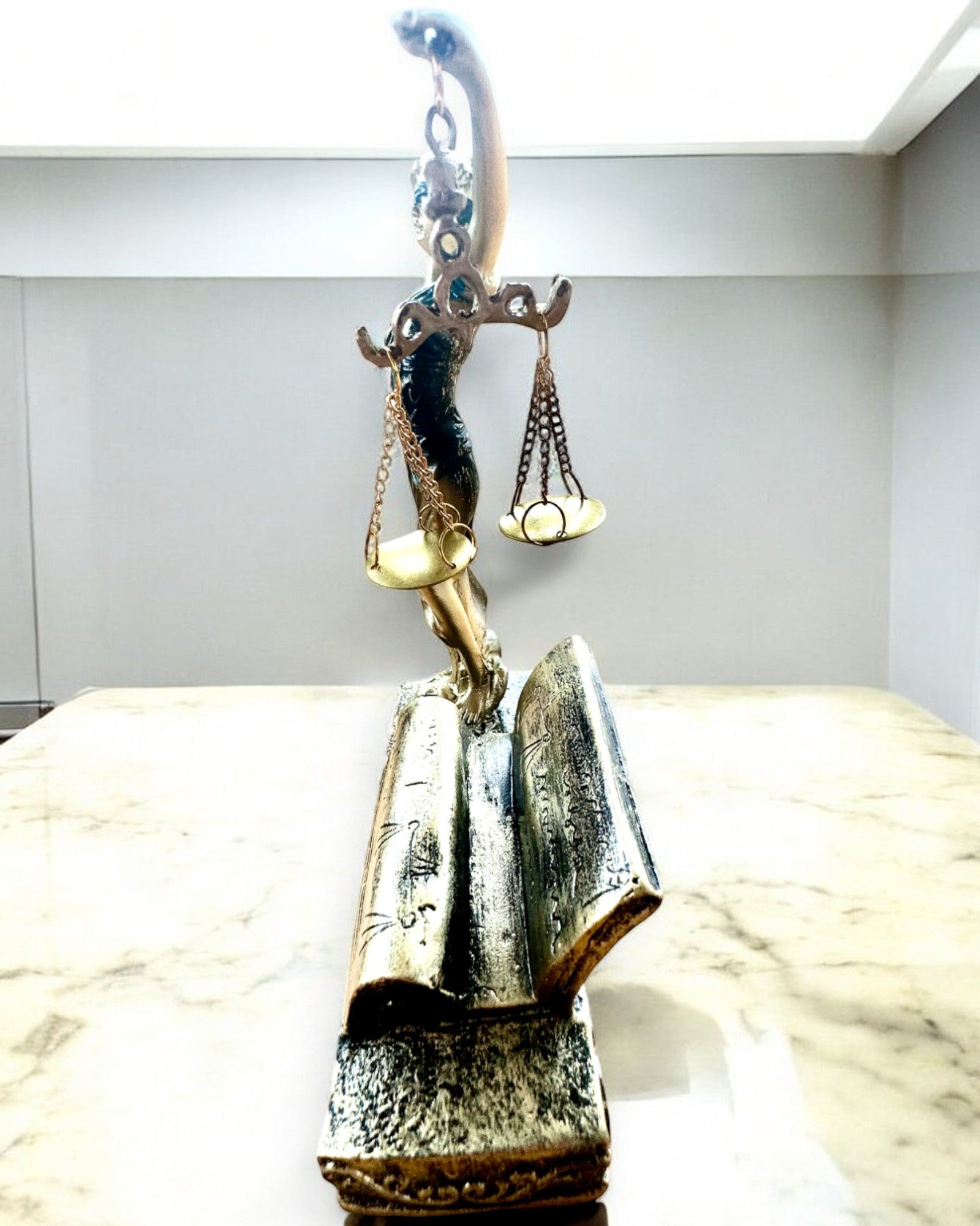 Statuette "Justicia 2" - Goddess of Justice – Artistic Shelf Decoration, Resin Craft, personalization with engraving