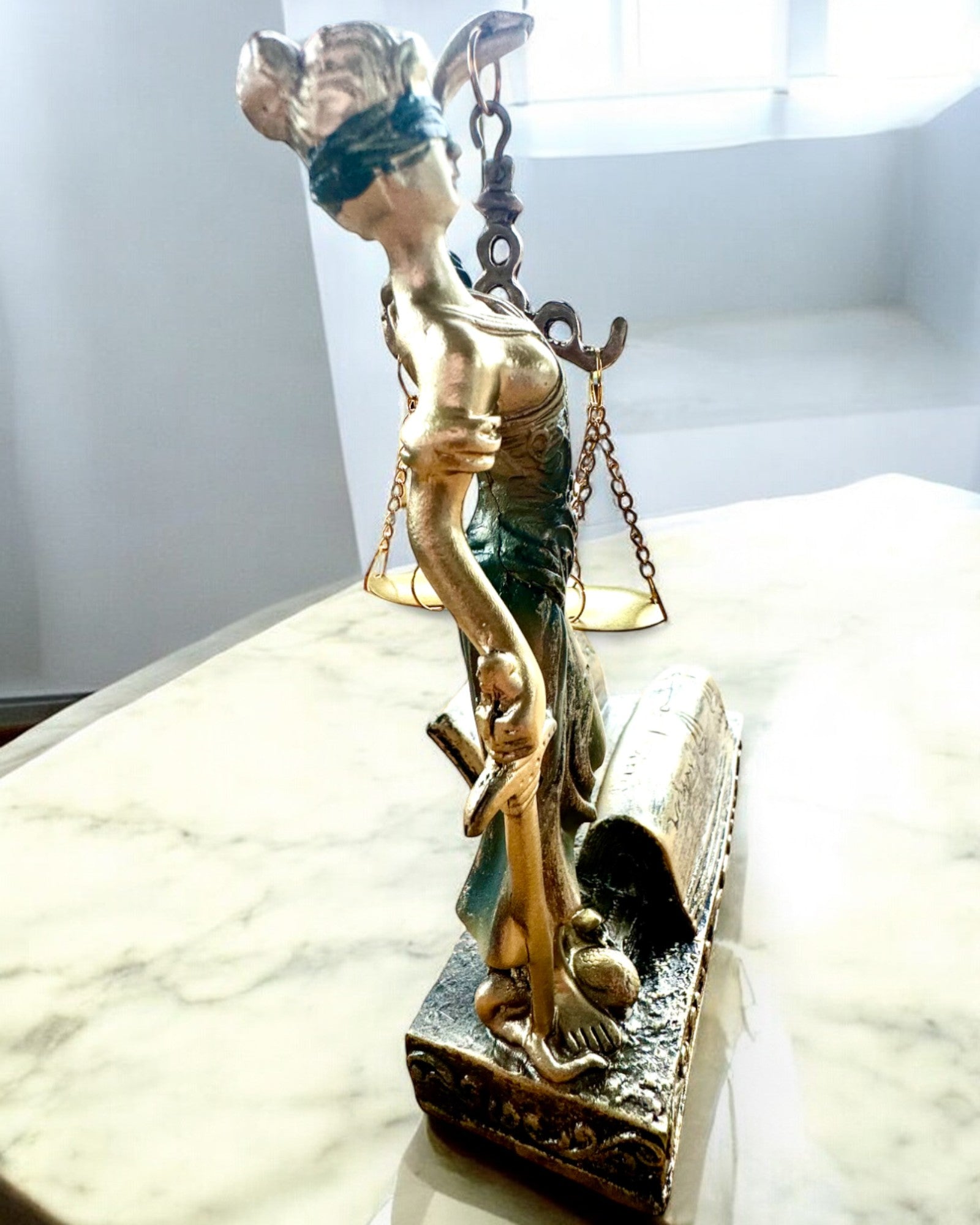 Statuette "Justicia 2" - Goddess of Justice – Artistic Shelf Decoration, Resin Craft, personalization with engraving