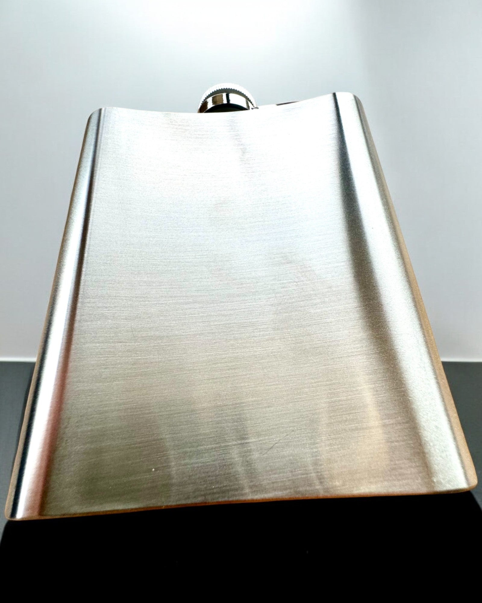 Bizon Flask – Stylish Hip Flask with Bison Motif - Customizable with Engraving for a Gift