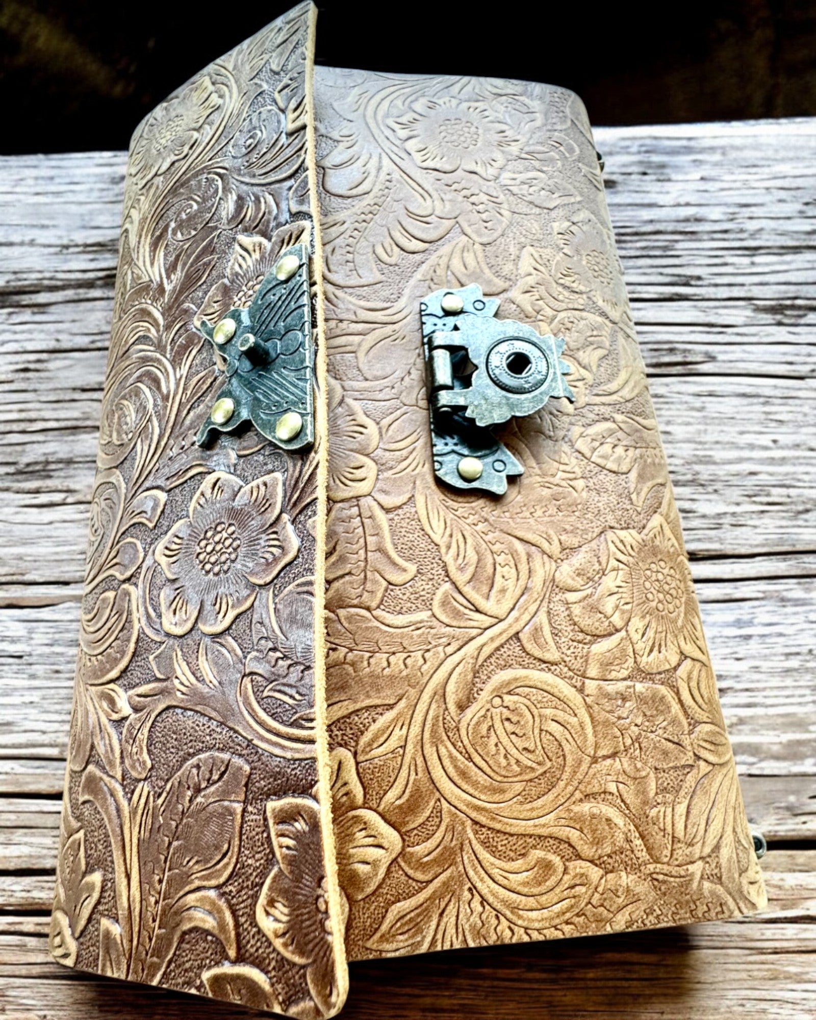 Luxury Retro Notebook with Leather Cover - "Vintage Elegance", 480 pages, customizable with engraving