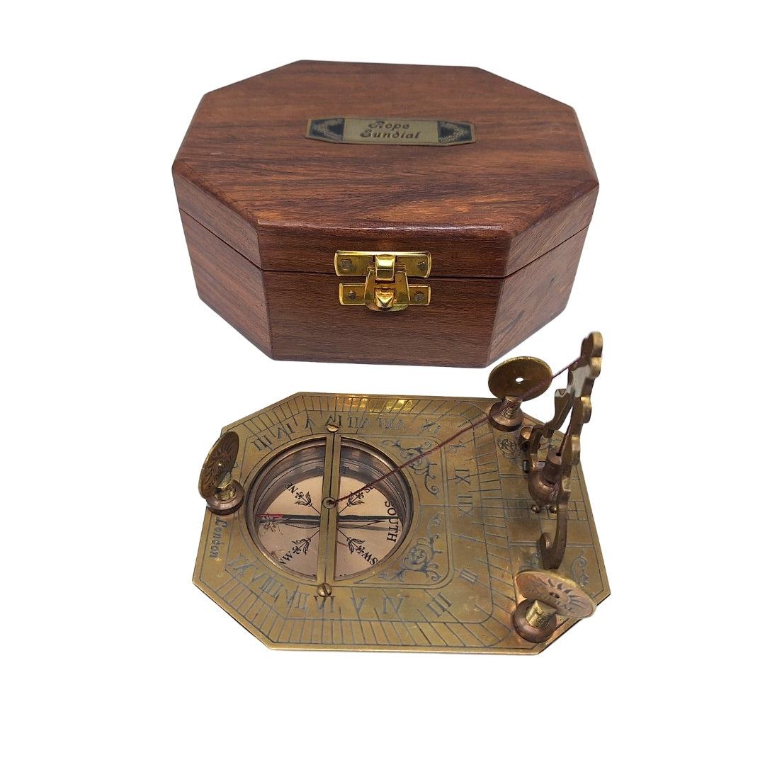 Elegant Brass Compass with Sundial in a Wooden Box - Ideal Gift for Travelers, Retro Style, Dimensions: 11.5 x 8.8 x 9.0 cm, Material: Brass and Wood