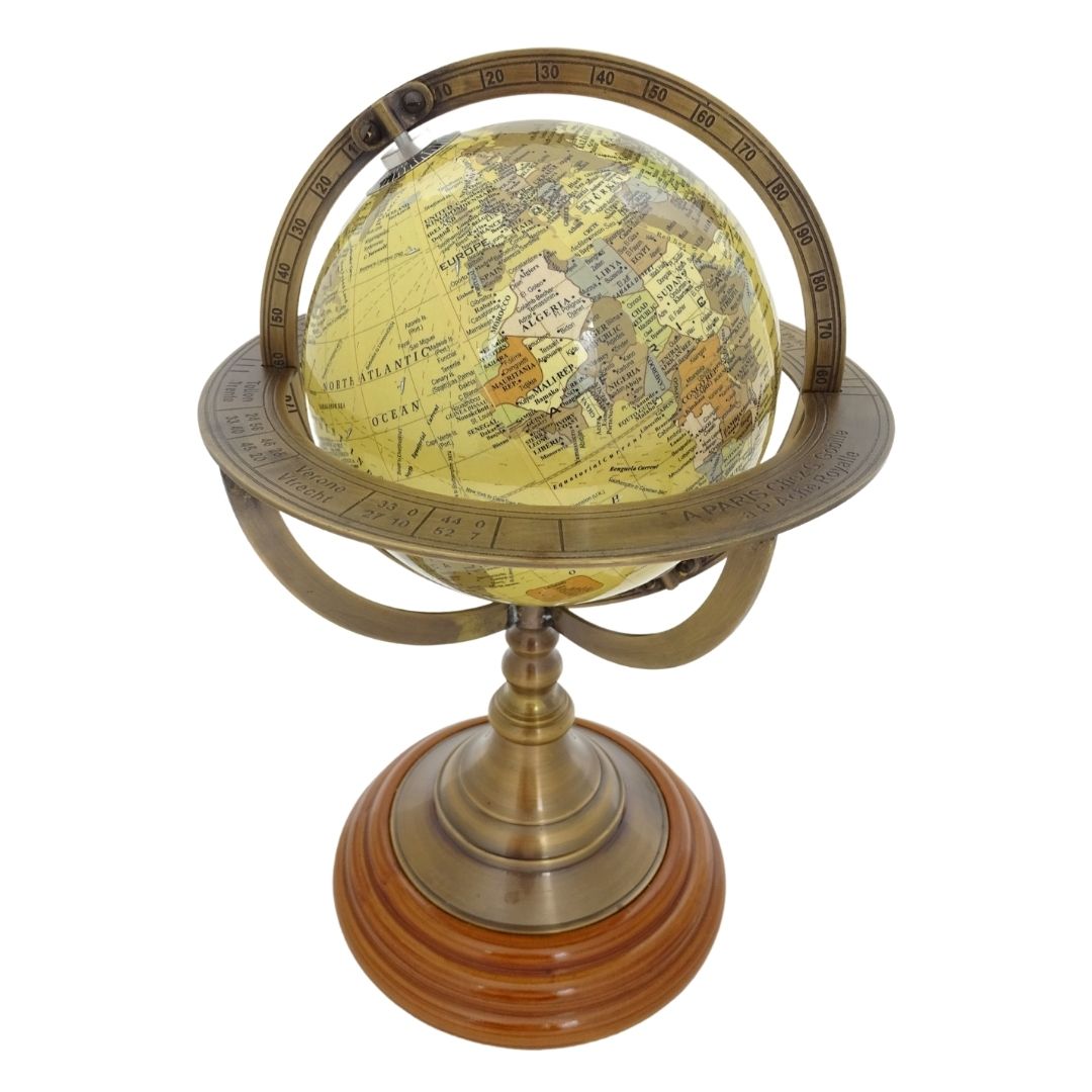 Decorative globe on a brass base - NC2142