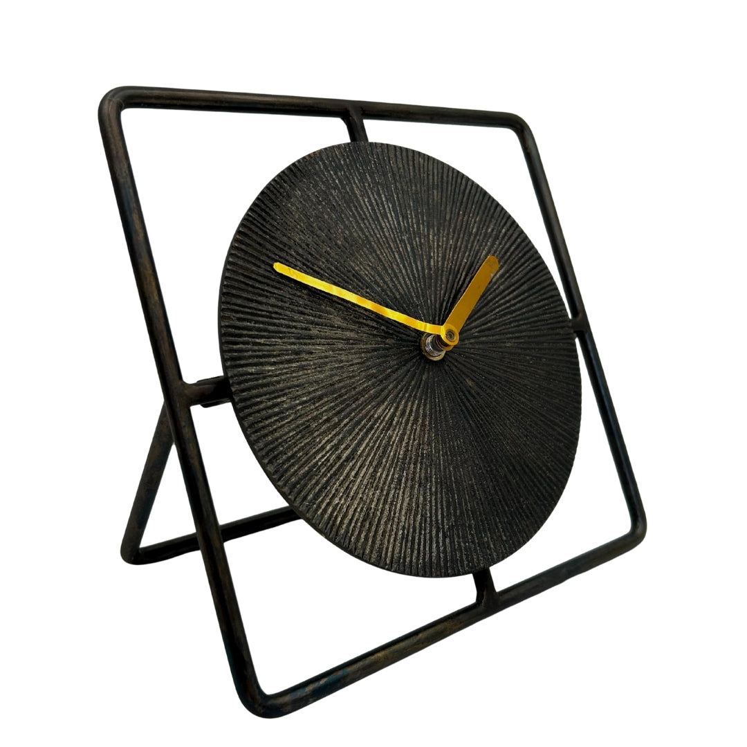 Elegant Round Metal Clock, 20 cm, Black and Gold – 4126