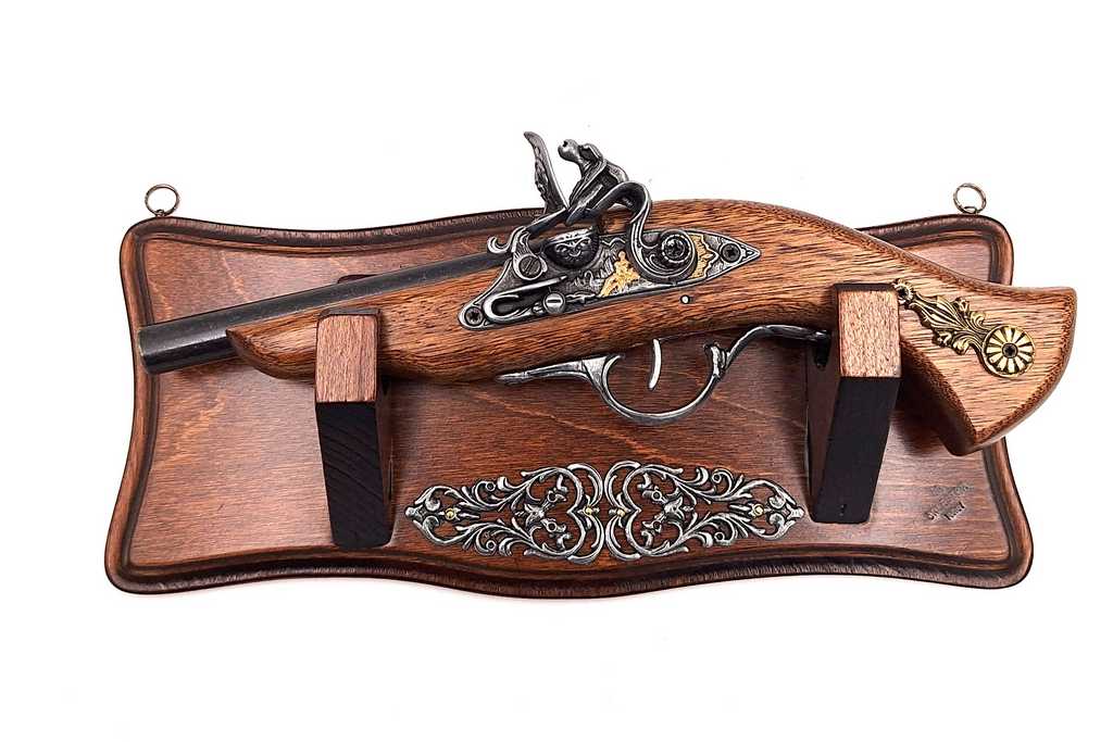 Pistol Replica on a Hanger – for Wall Mounting – TR-239
