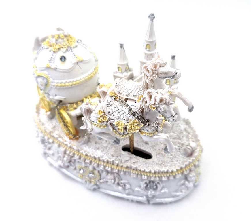 Wedding Carriage Music Box, Decoration, Gift for Newlyweds – 14279
