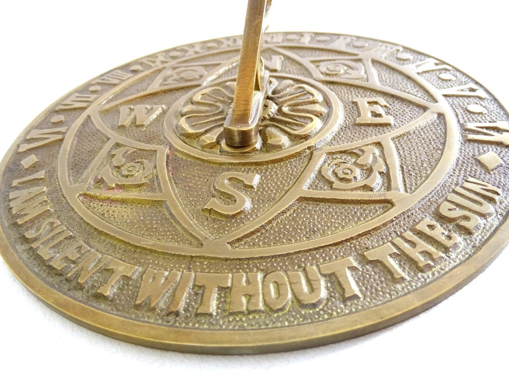 Garden sundial, Flower – SDC