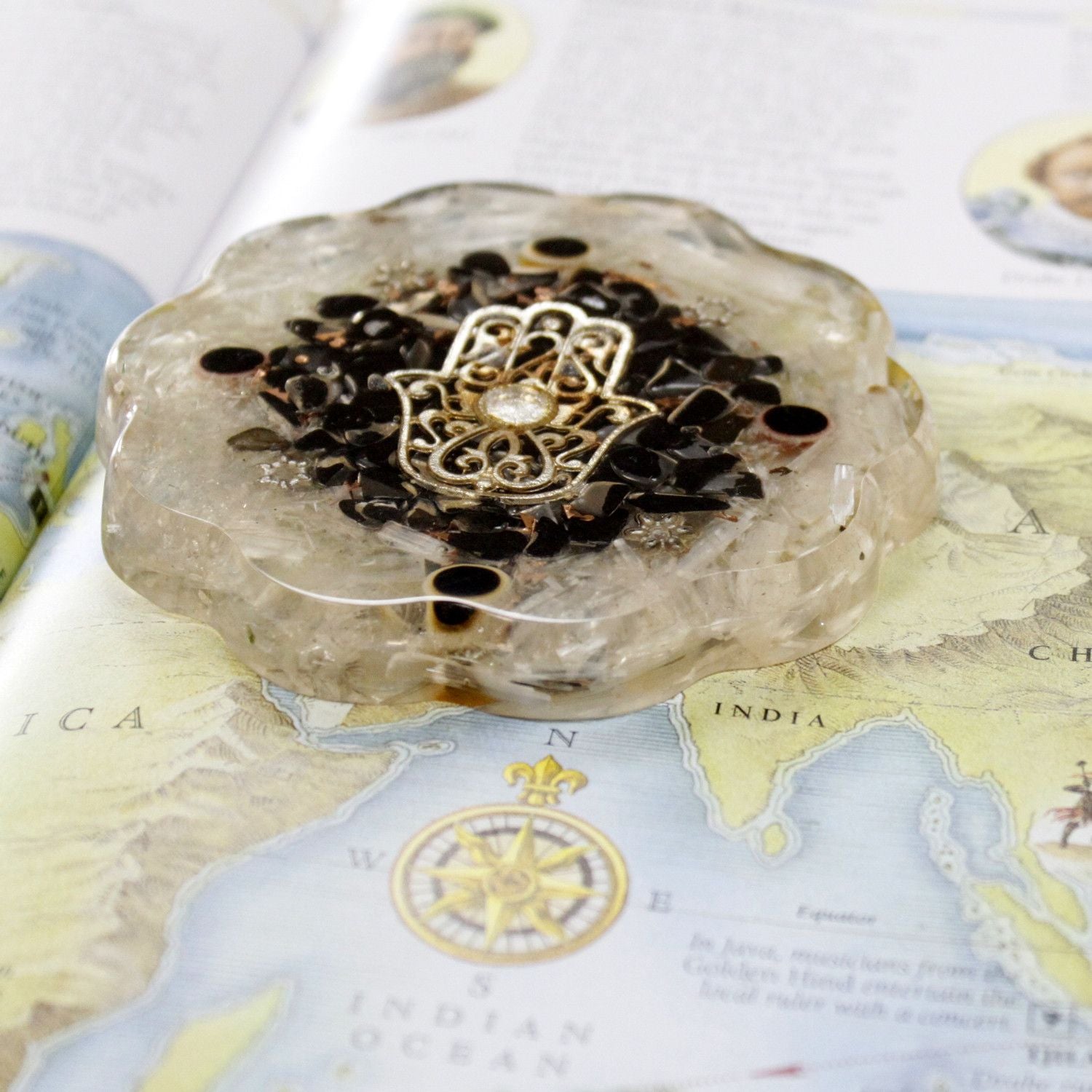 Orgonite Desk Power Pack Hamsa with Selenite