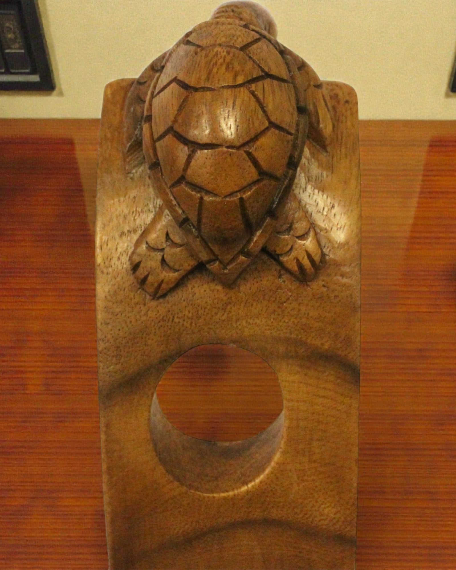 Tortu Balance – Hand-Carved Balancing Wine Holder in the Shape of a Turtle