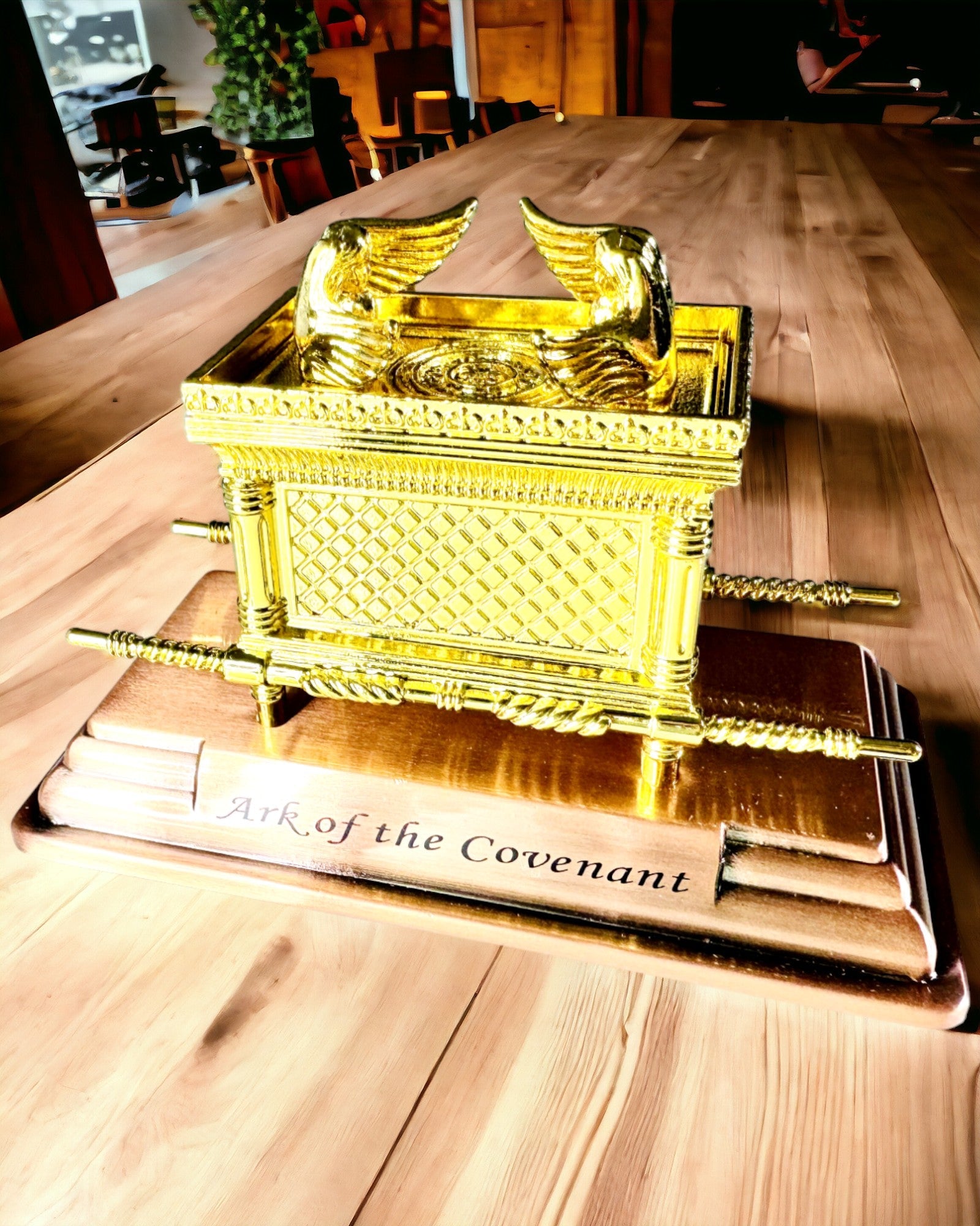 Majestic Miniature of the Ark of the Covenant in Golden Frame 11.2 x 5.8 x 7.3cm - Exclusive Ark, Decoration in Golden Edition