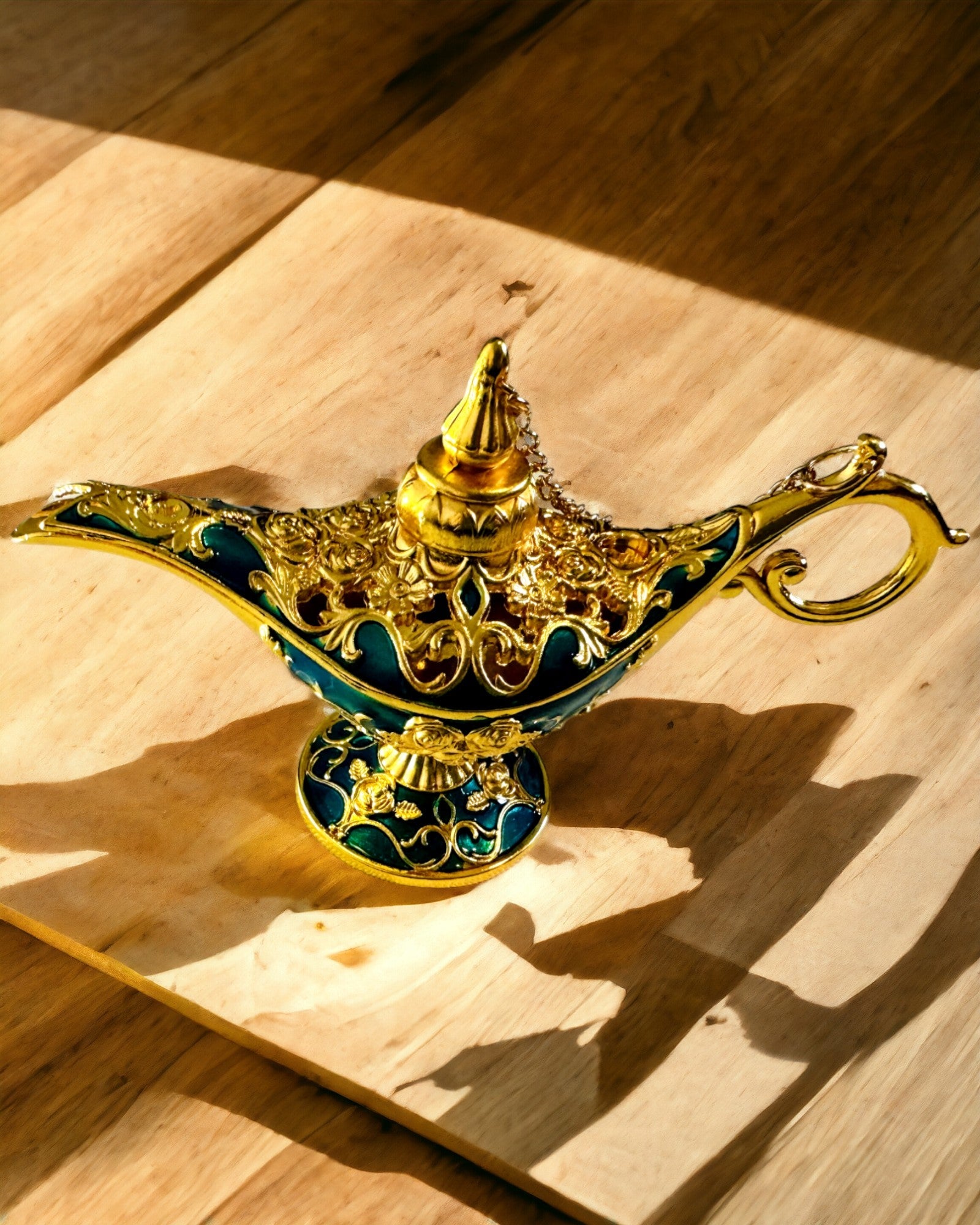 Small Handcrafted Aladdin Lamp - Metal Artistic Handicraft for Home Decoration, engraving