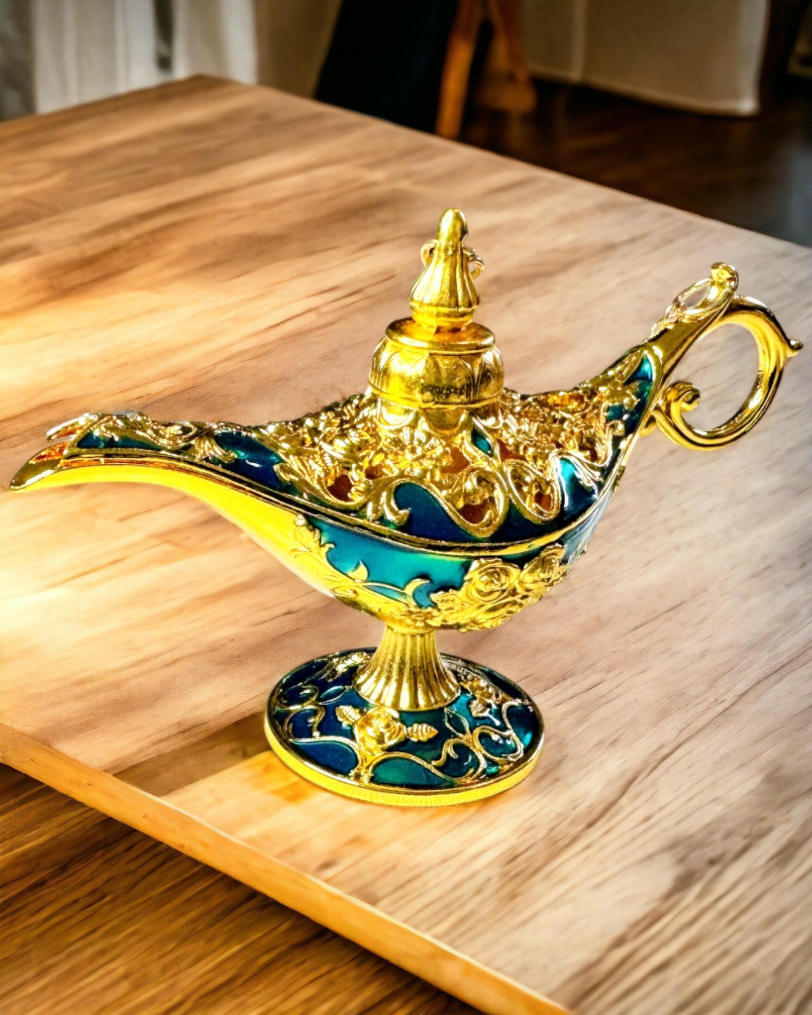Small Handcrafted Aladdin Lamp - Metal Artistic Handicraft for Home Decoration, engraving