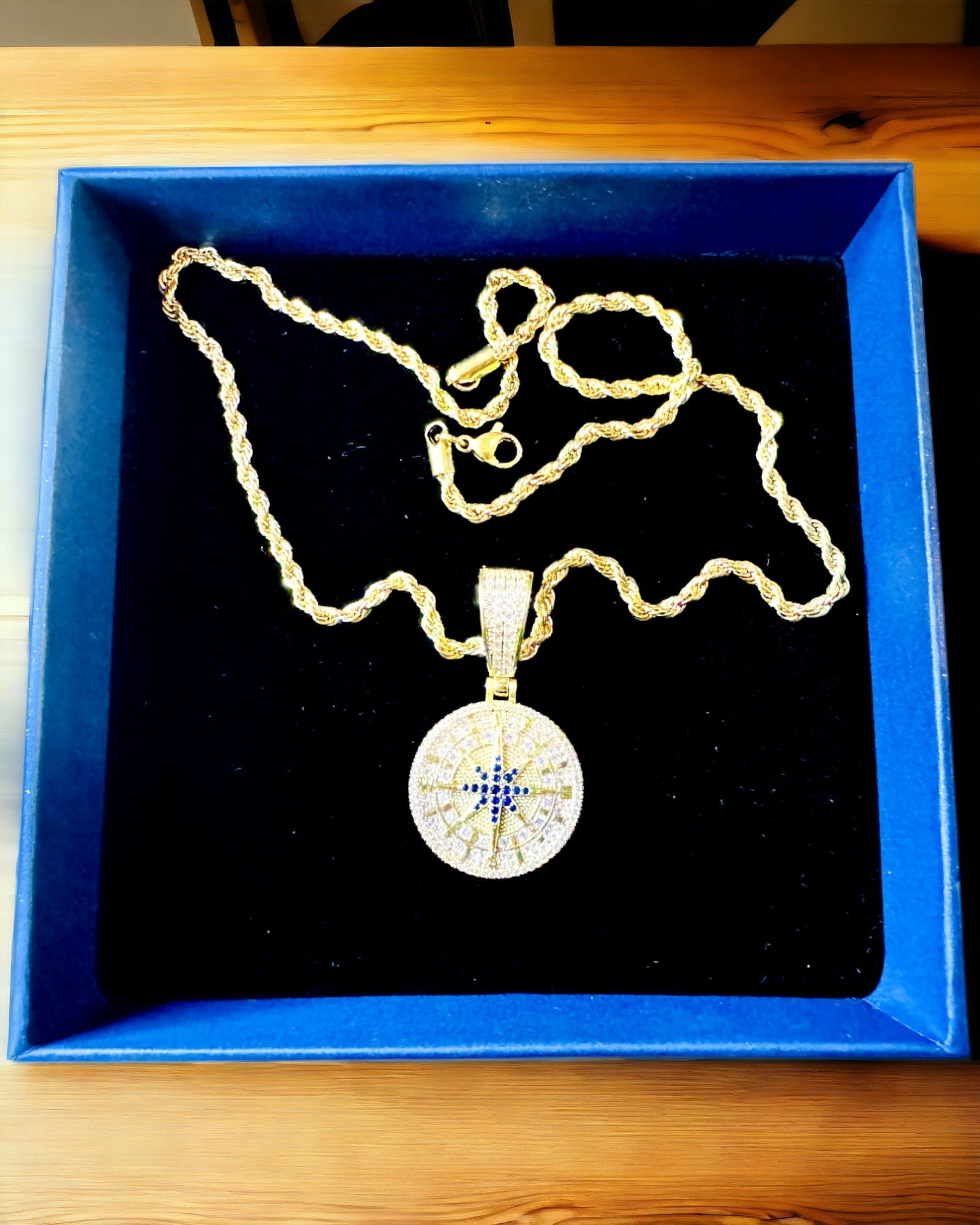 Necklace with Glamour Style Compass Pendant with Zirconia for Women and Men - 2 variants to choose from, personalization with engraving for a gift