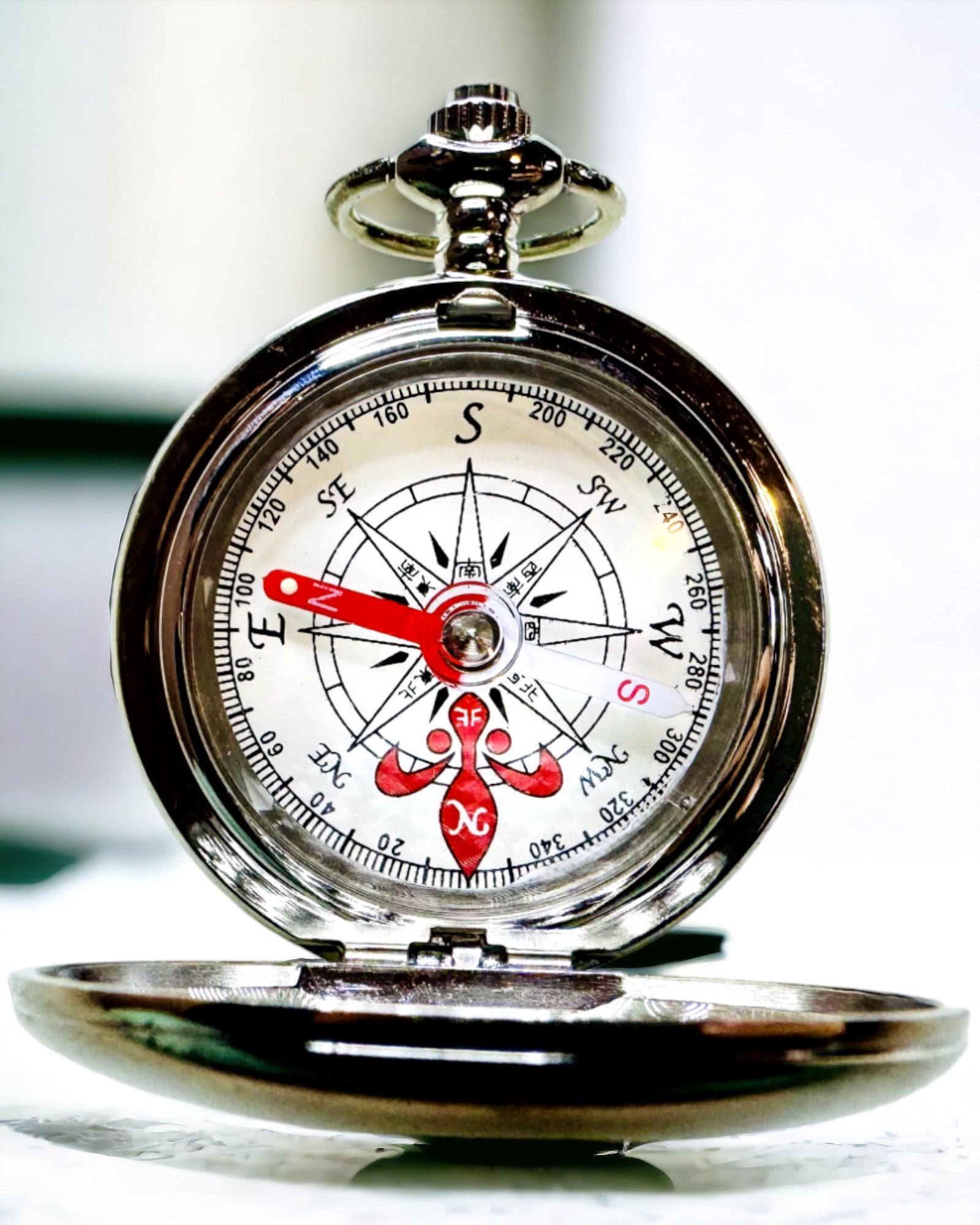 Mini Explorer Compass, Portable and Elegant, Ideal for Backpacks and Outdoor Use