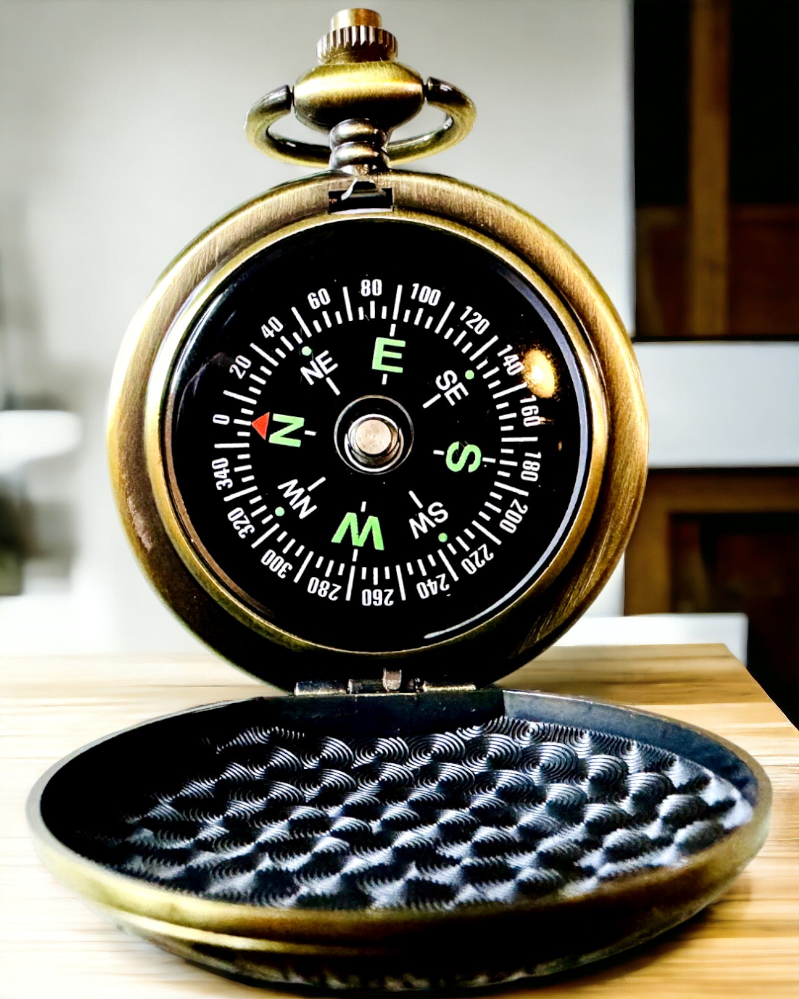 Pocket Retro Compass with New York Theme – Multifunctional, Elegant Compass with Image of the Statue of Liberty