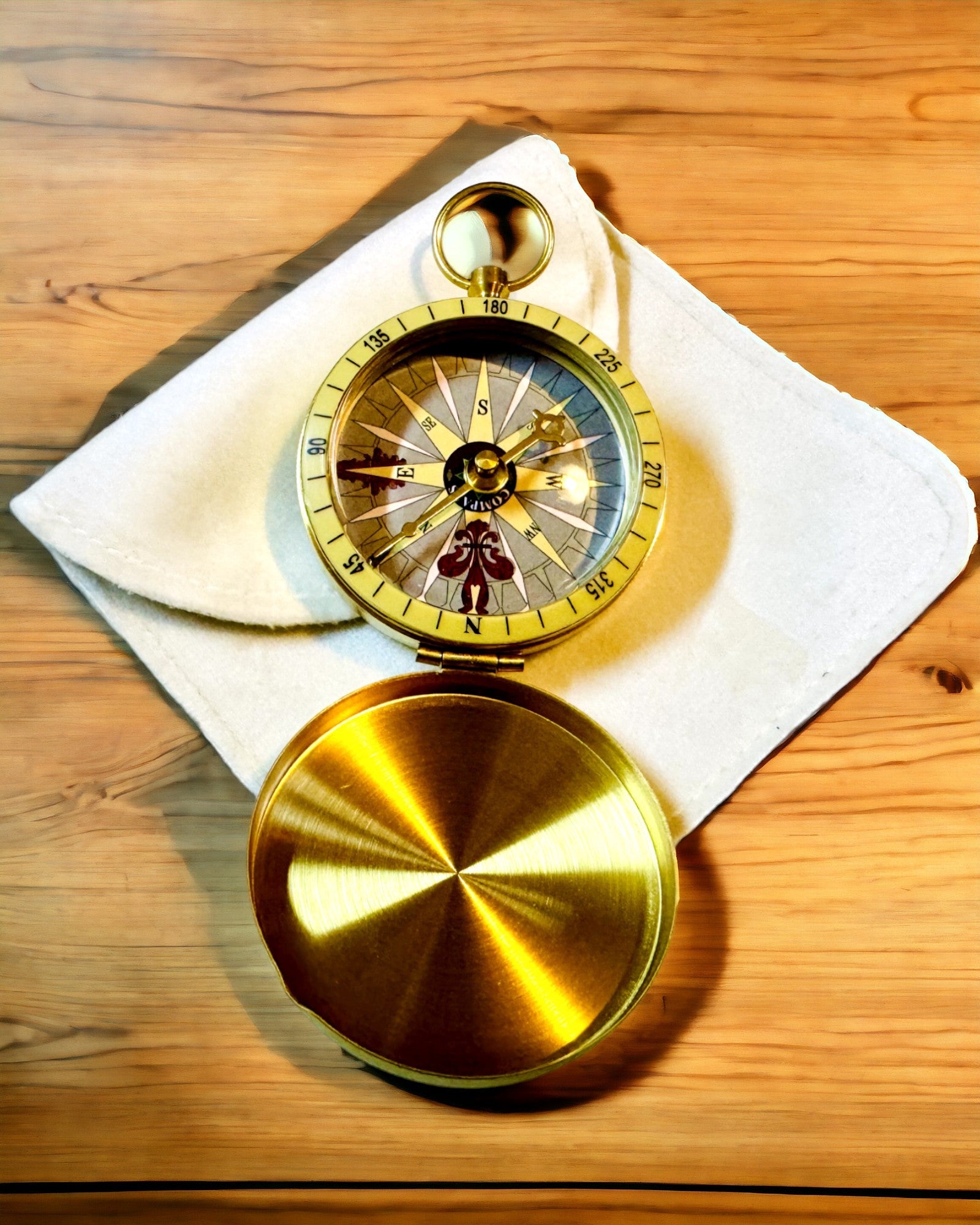 Retro Style Navigation Compass – Portable and Precise Direction-Finding Instrument for Travelers and Explorers. Engraving, personalization.