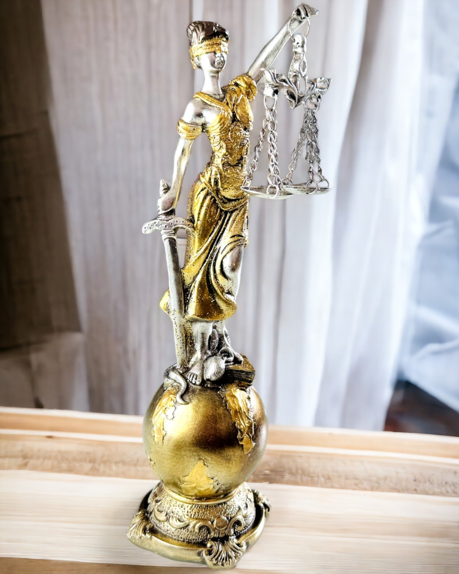 Goddess of Justice Statuette – Artistic Shelf Decoration, Resin Craft, personalization with engraving