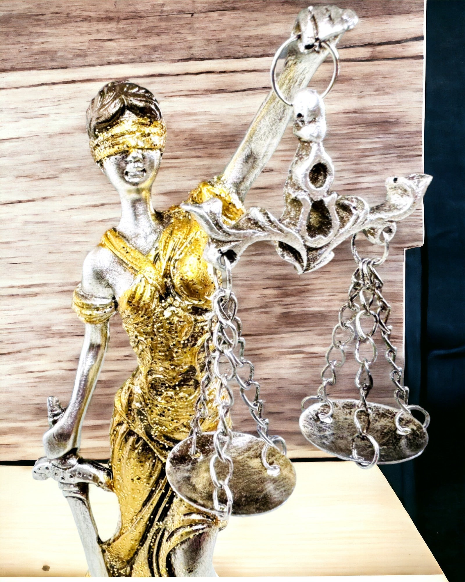 Goddess of Justice Statuette – Artistic Shelf Decoration, Resin Craft, personalization with engraving