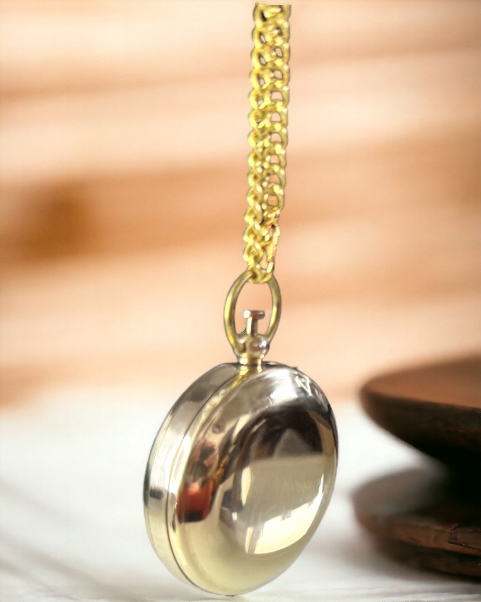 Golden Color Adventure Compass – Elegant Discovery Navigator