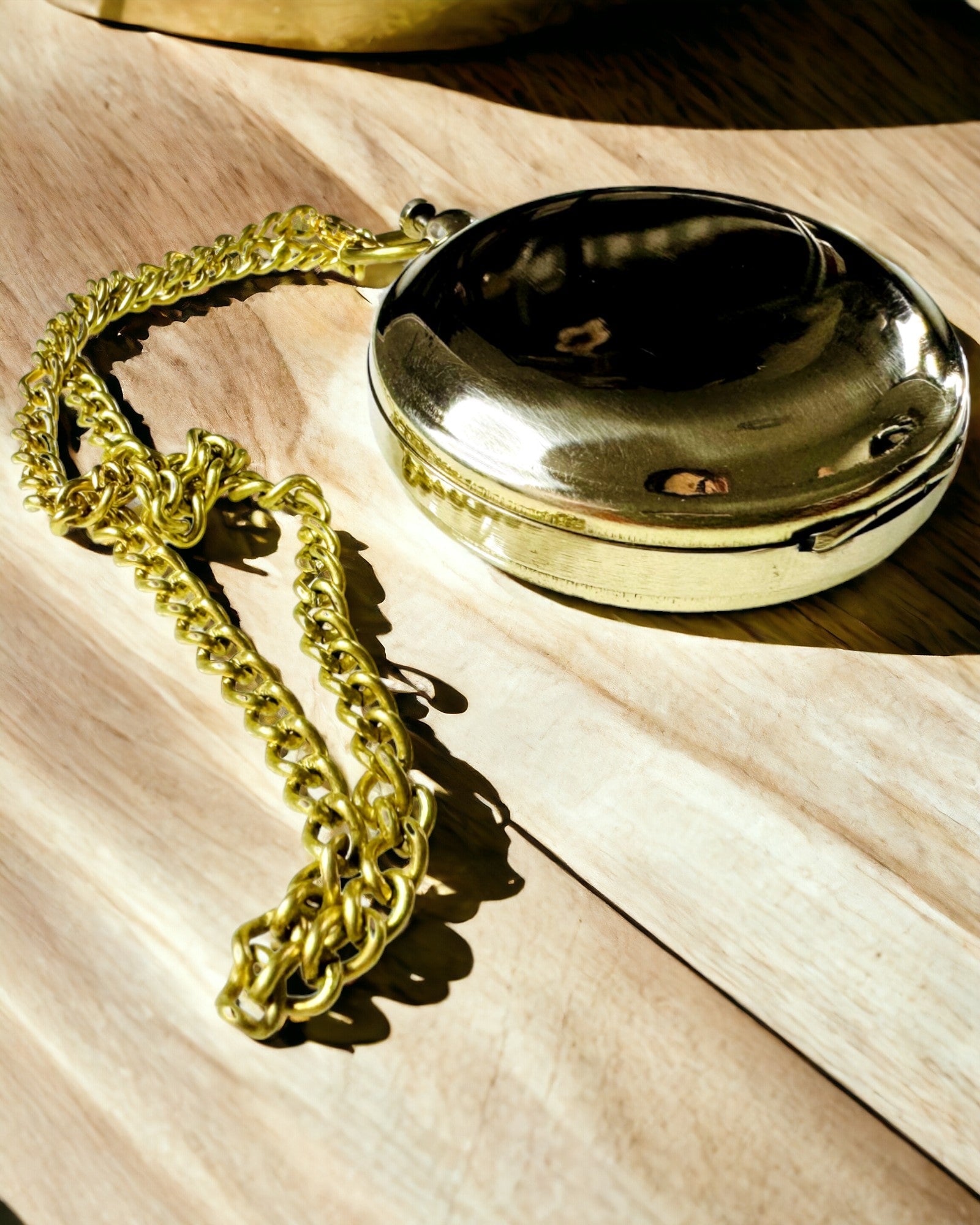 Golden Color Adventure Compass – Elegant Discovery Navigator