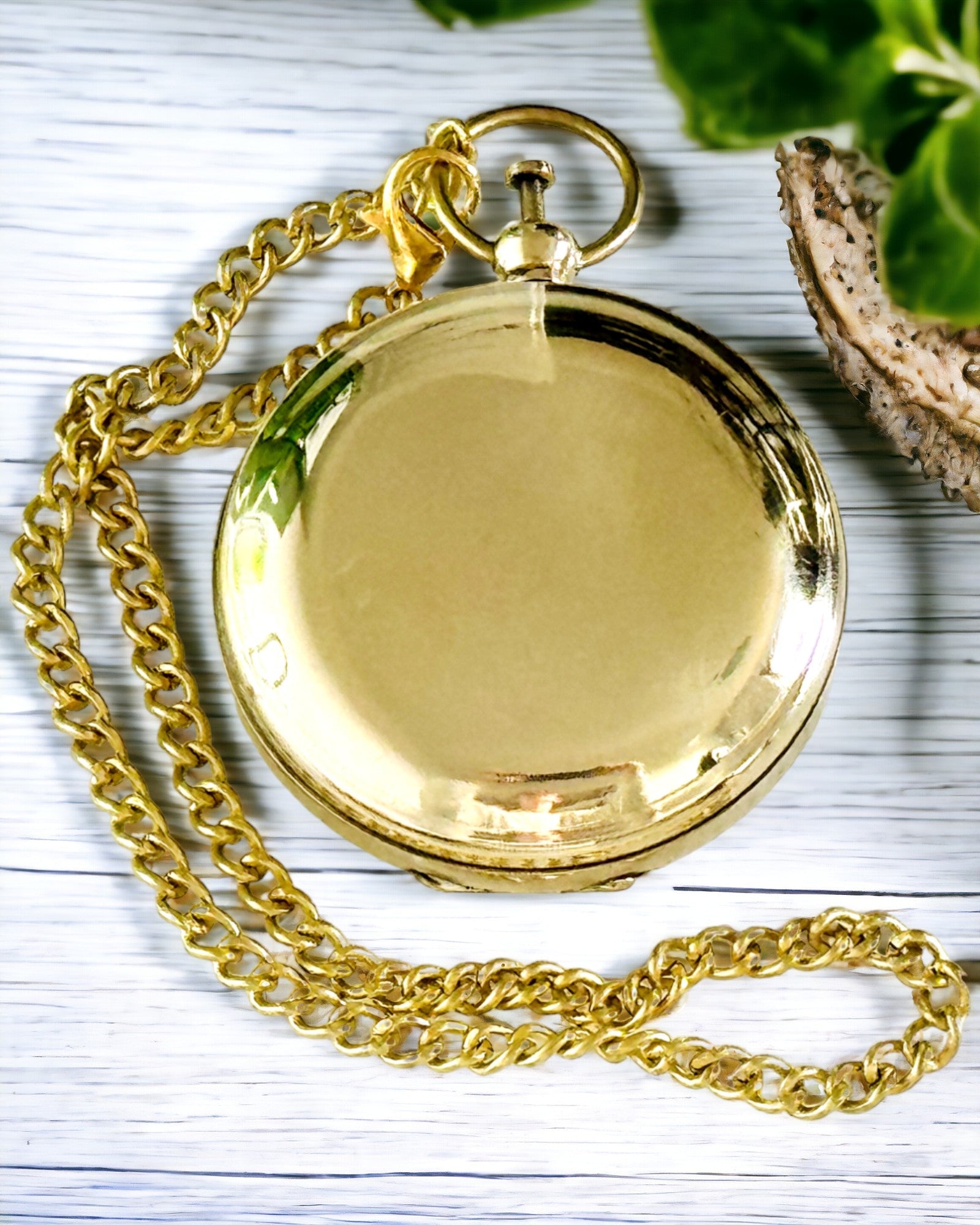 Golden Color Adventure Compass – Elegant Discovery Navigator