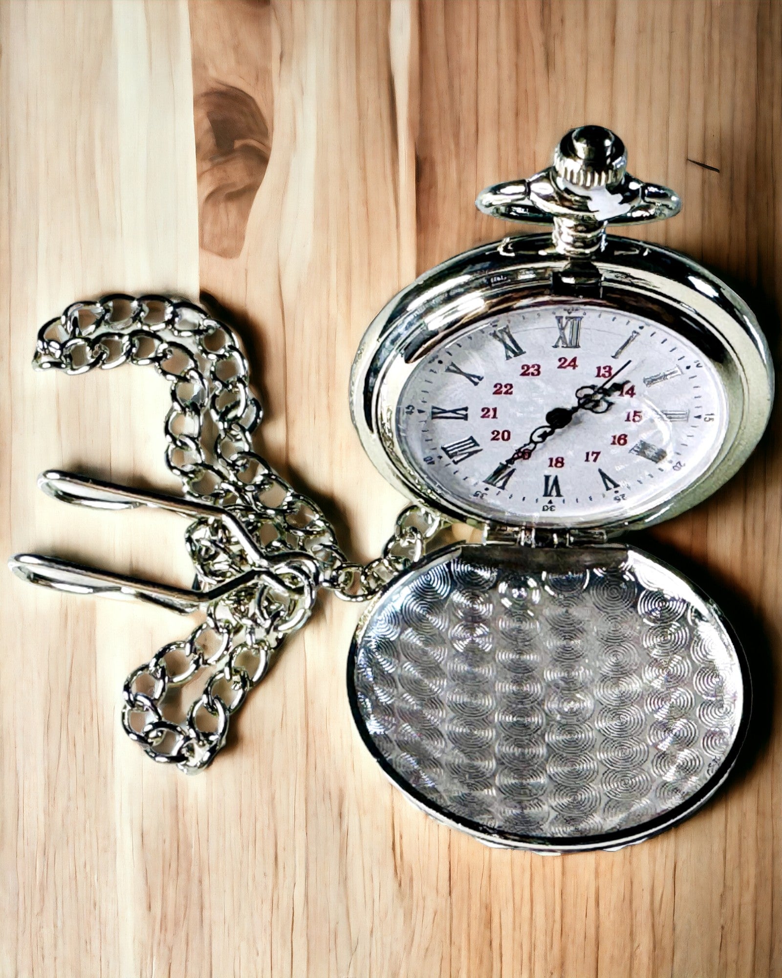 Silver pocket watch with quartz movement and engraving option