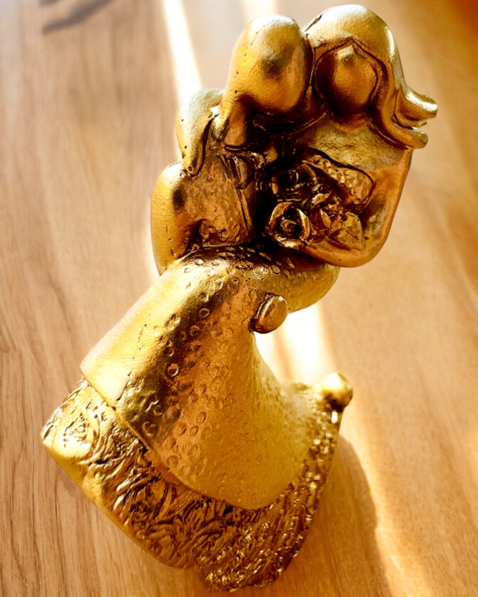 "Eternal Love" Figurine in Gold - 11 cm, Small Decorative Figurine with Engraving Option