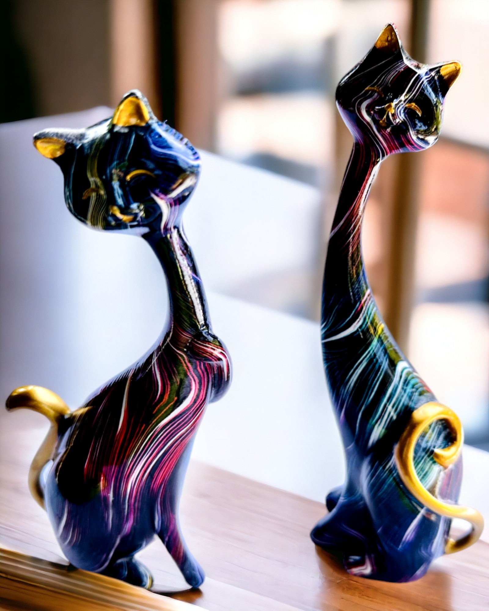 "Koci Eleganci" - Decorative Resin Figurine Set with Customizable Engraving