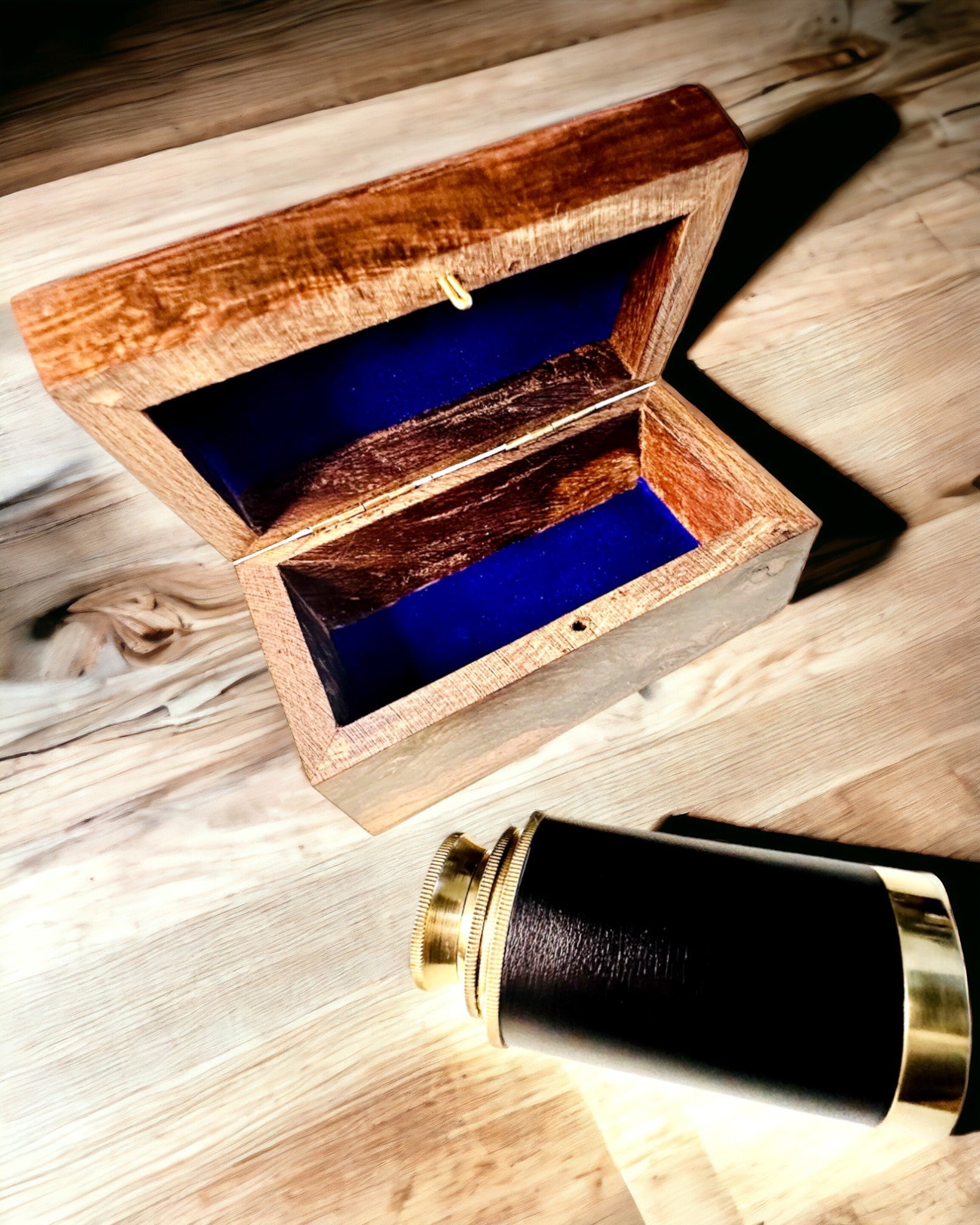 Traveler's Paradise Magnifying Glass – Handicraft - personalization with engraving