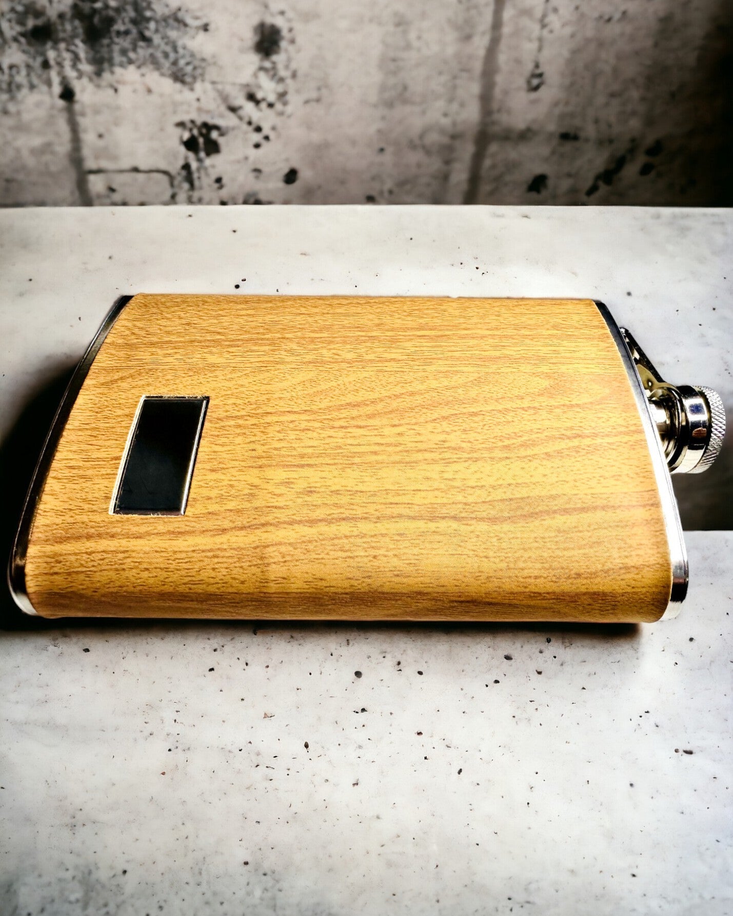 Wooden Set "Elegance Flask" with Custom Engraving Option