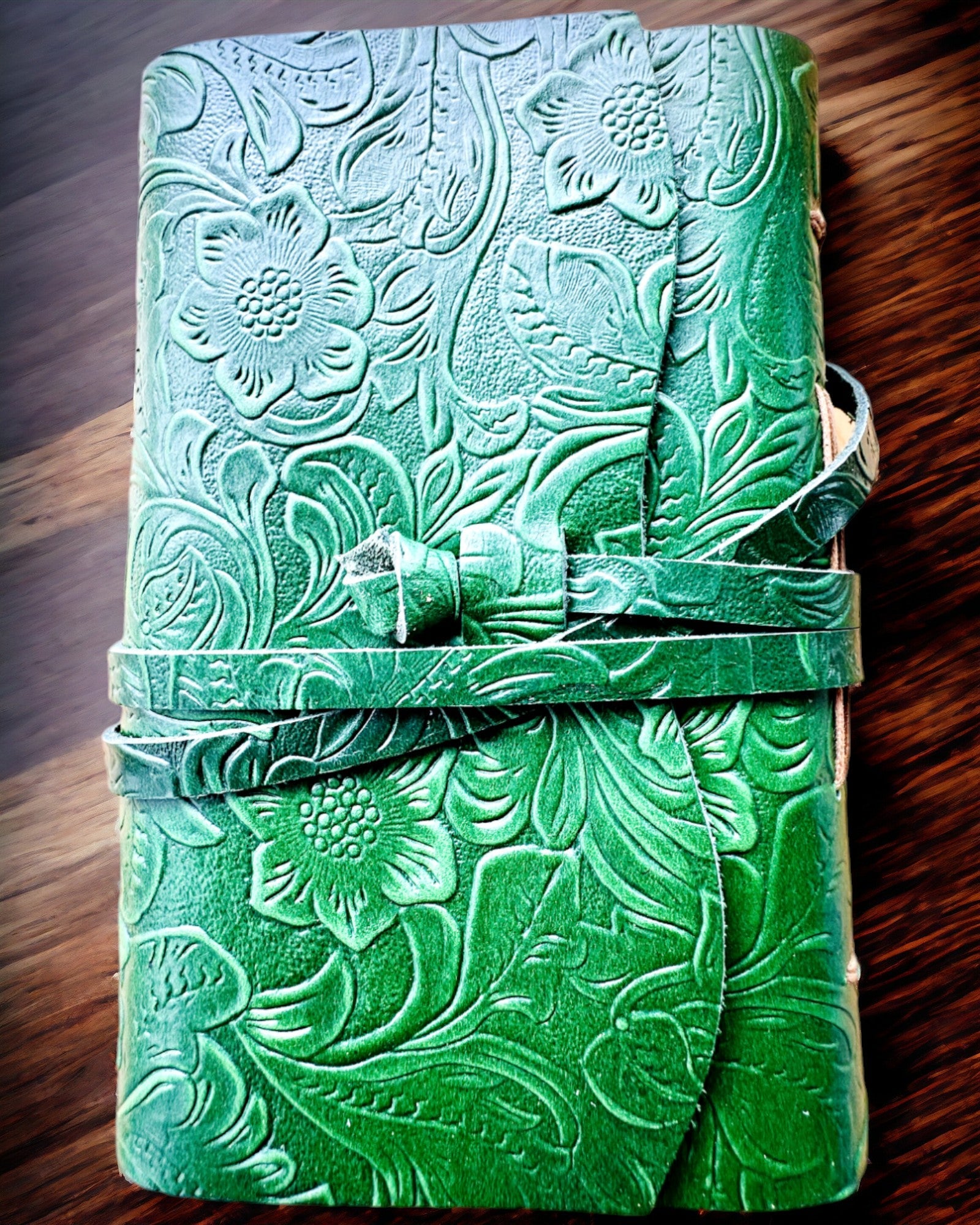 Premium Leather Notebook "Nature's Elegance" - 200 pages, 120g, notebook, sketchbook, 2 colors to choose from, personalization with engraving