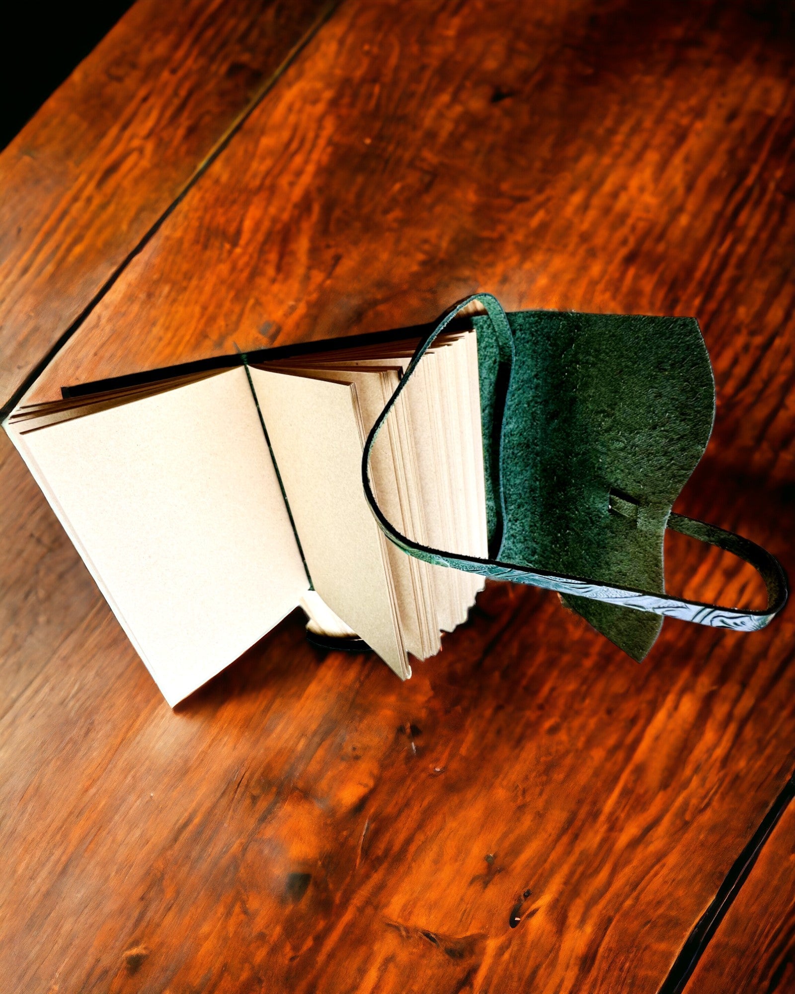 Premium Leather Notebook "Nature's Elegance" - 200 pages, 120g, notebook, sketchbook, 2 colors to choose from, personalization with engraving