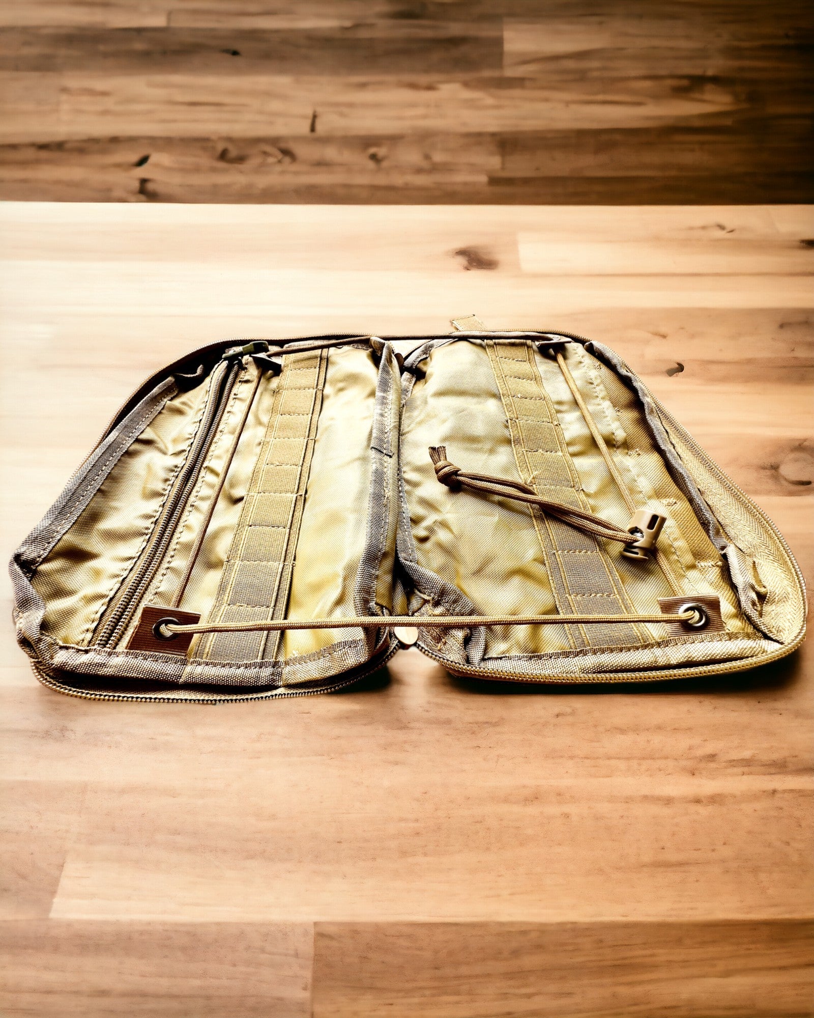 Traveler's Tactical Pouch - MOLLE "Militaris" - 26 cm x 5.5 cm x 19 cm