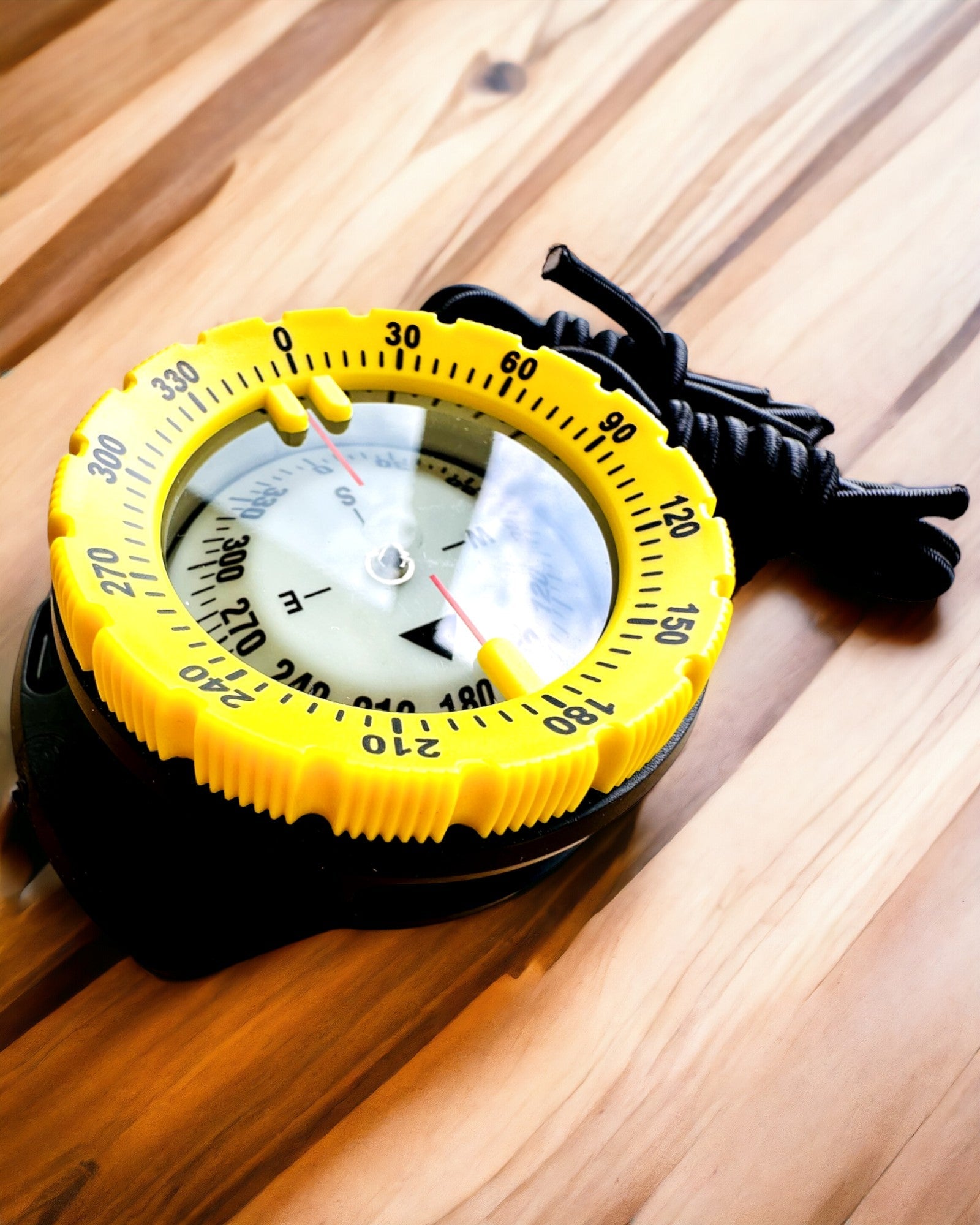 AquaGuide Diving Compass - waterproof compass with luminescence function and flexible strap, customizable