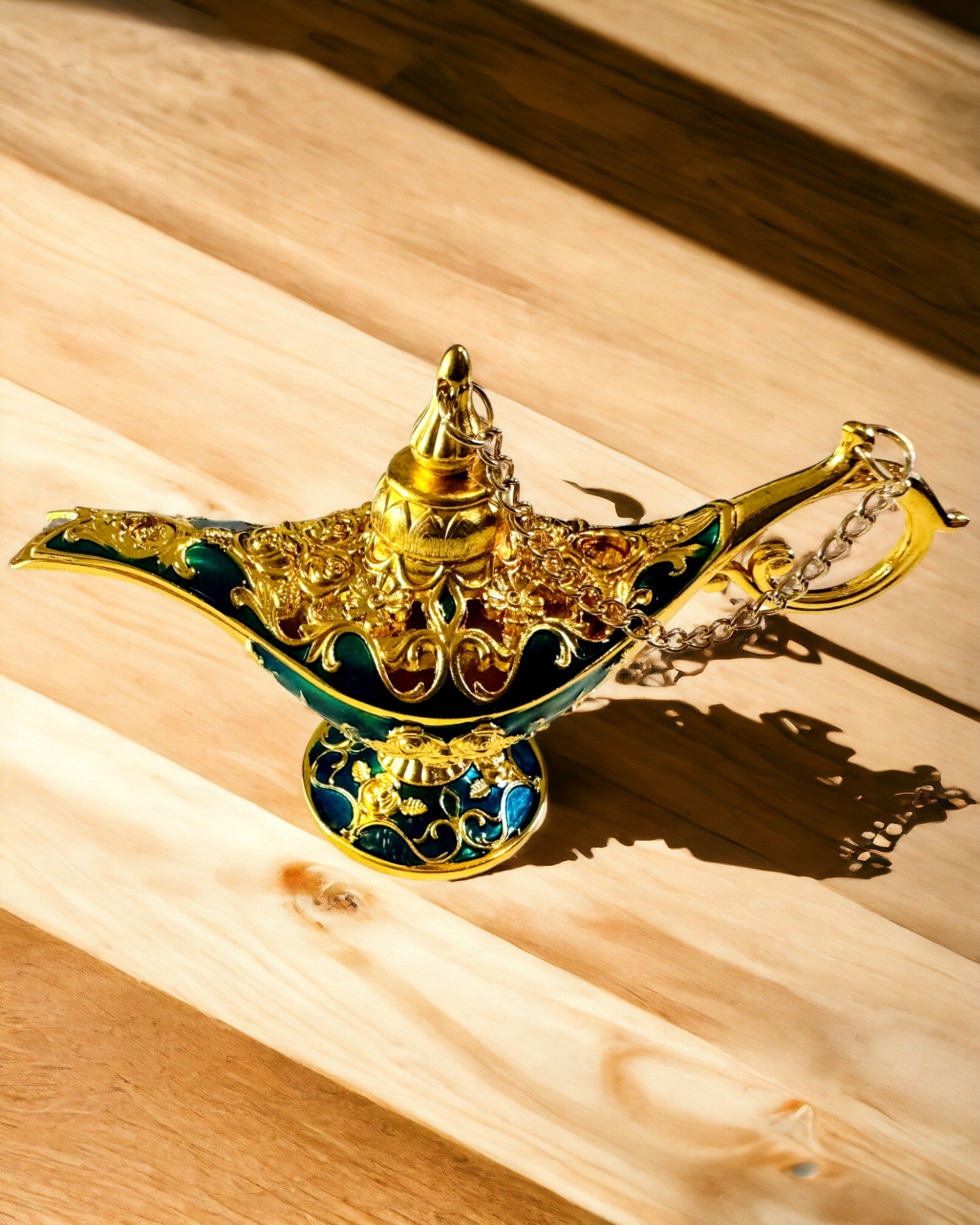 Small Handcrafted Aladdin Lamp - Metal Artistic Handicraft for Home Decoration, engraving