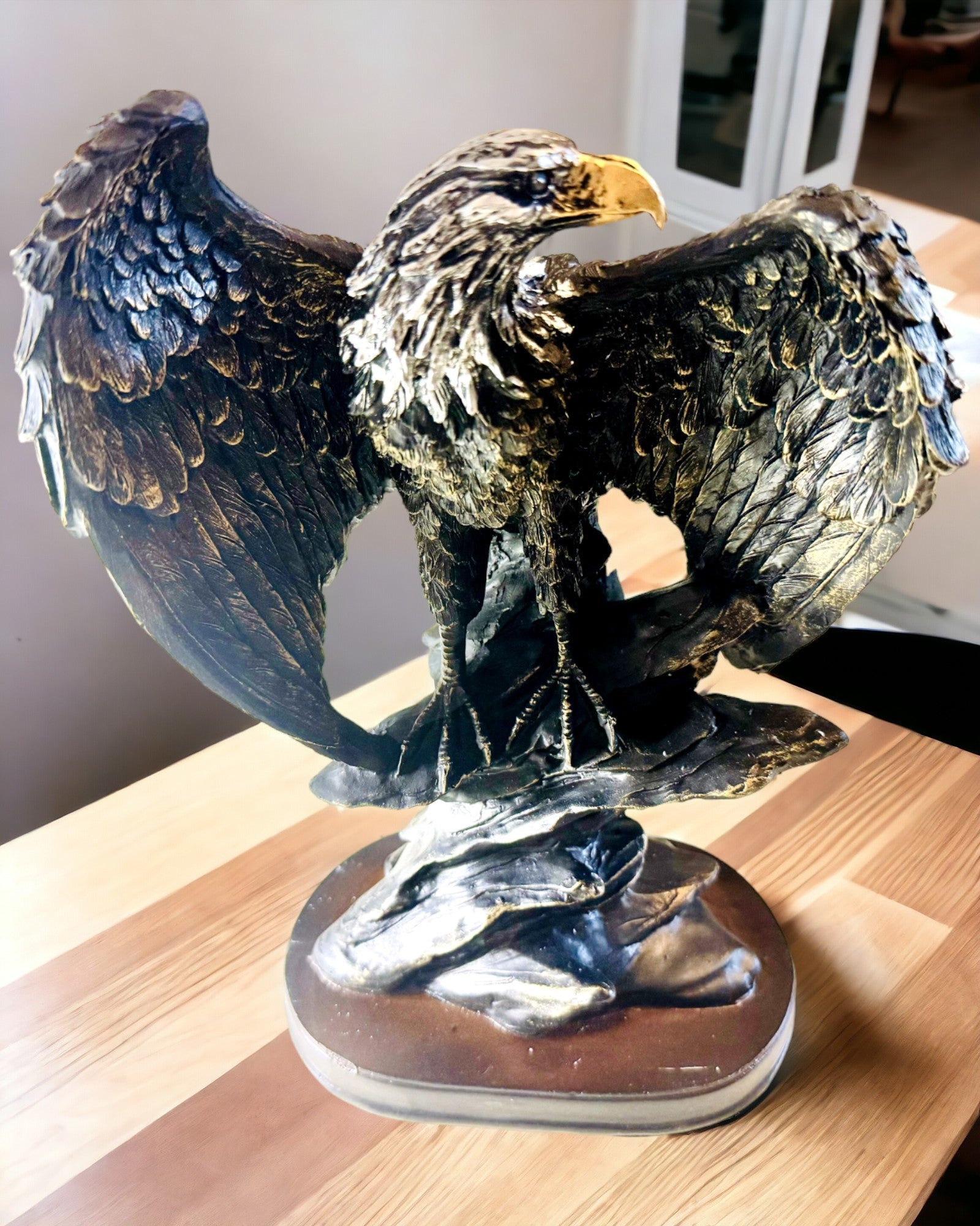 Decorative Statuette "Flying Eagle" – Majestic Symbol of Strength and Freedom