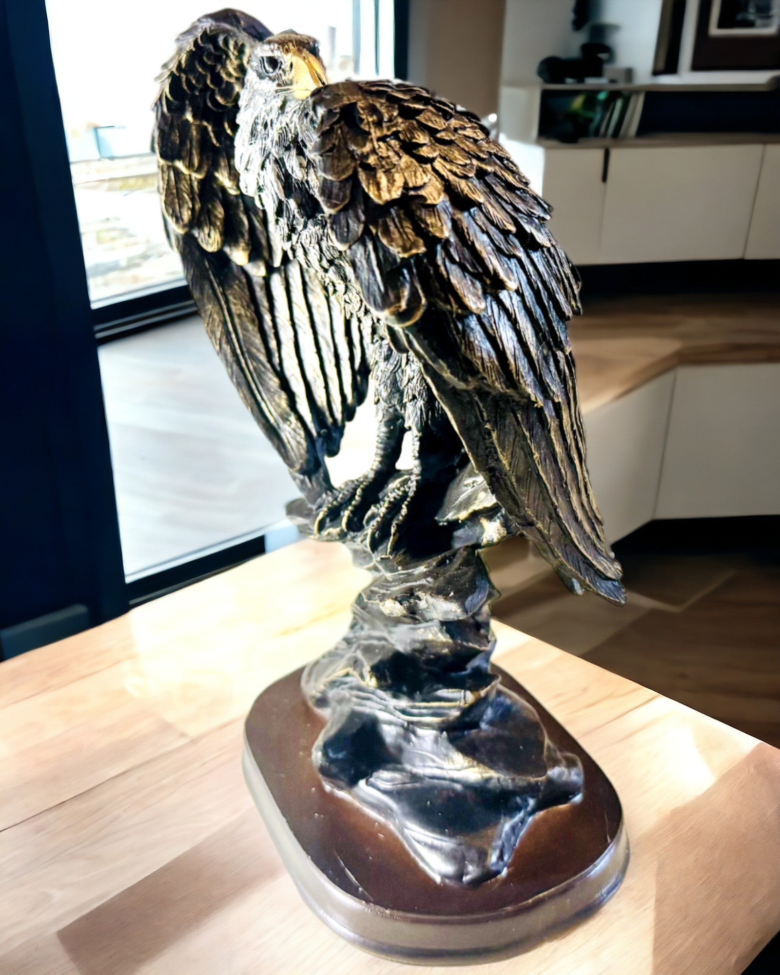 Decorative Statuette "Flying Eagle" – Majestic Symbol of Strength and Freedom