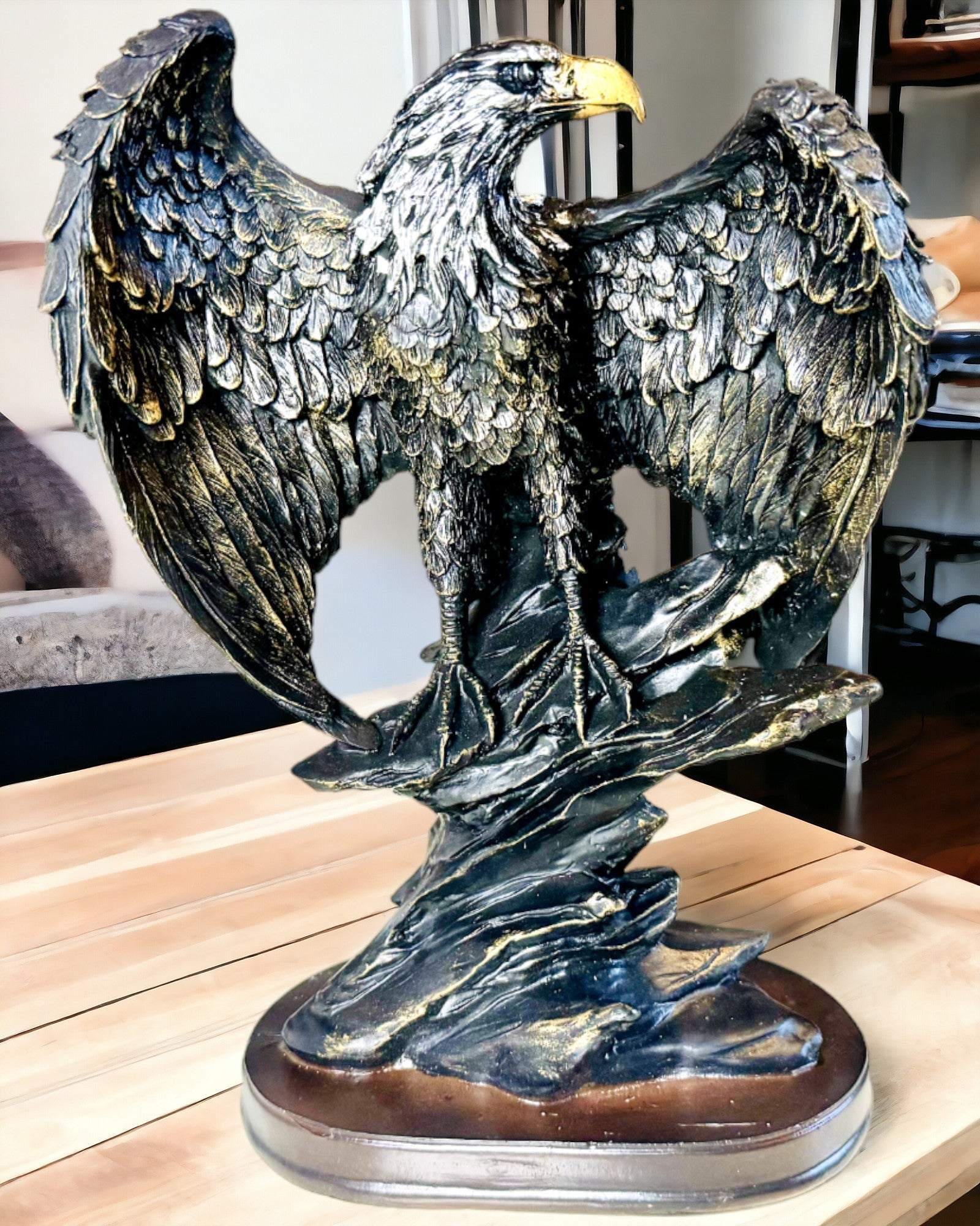 Decorative Statuette "Flying Eagle" – Majestic Symbol of Strength and Freedom