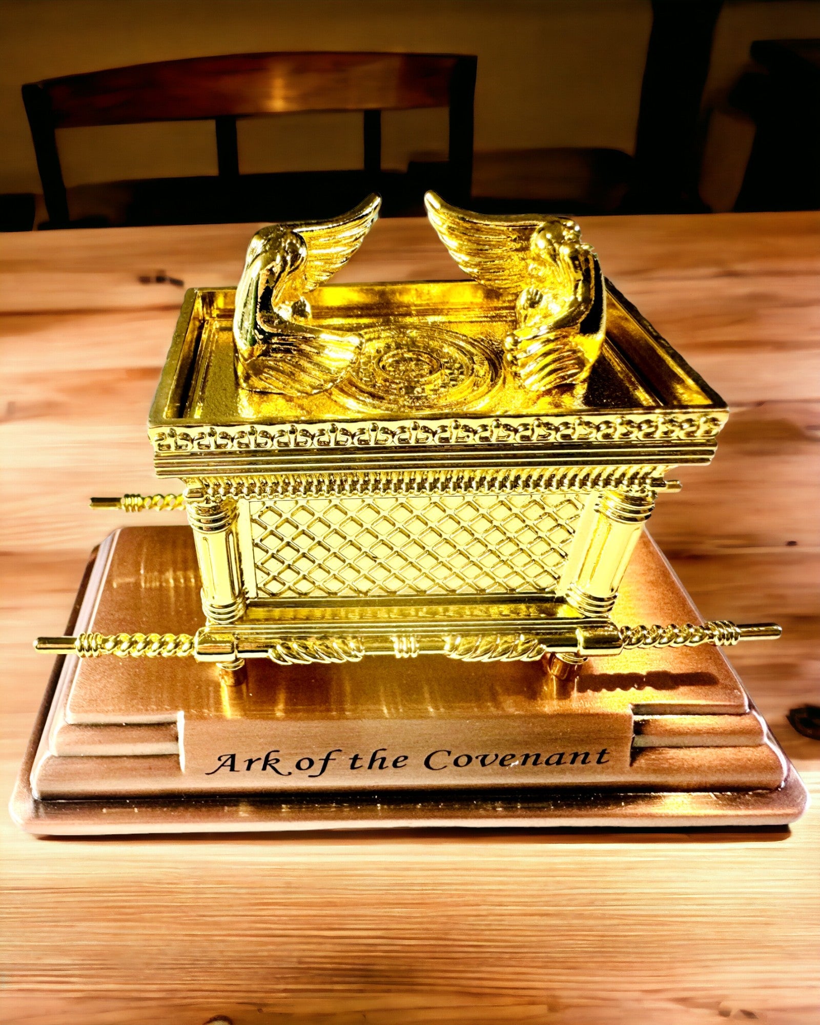 Replica of the Gilded Ark of the Covenant – Decorative Ark Statue Made of Copper in XL Size 28x15.6x20 cm