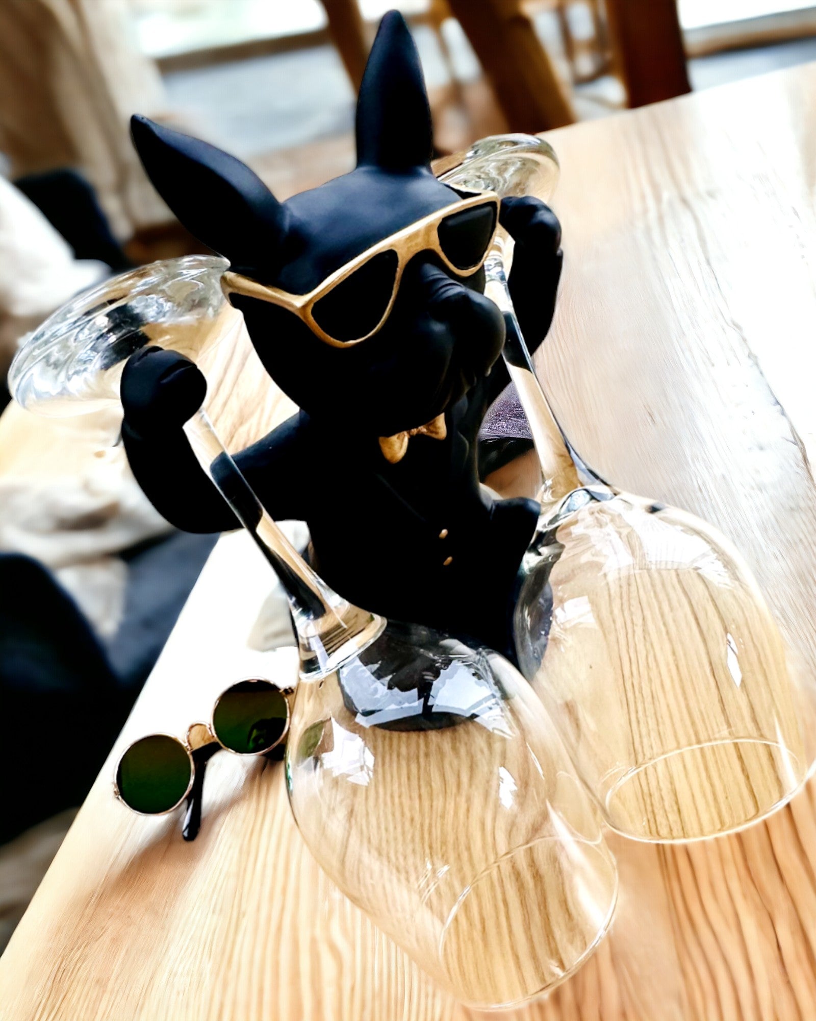 Figurka Bulldog Elegance - Exclusive glass holder, customizable with engraving