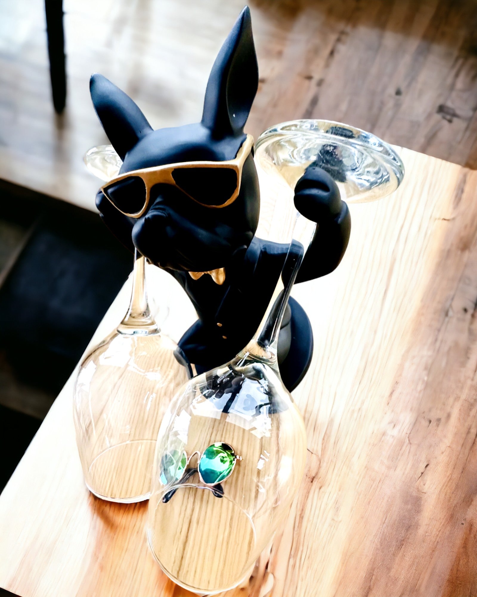 Figurka Bulldog Elegance - Exclusive glass holder, customizable with engraving