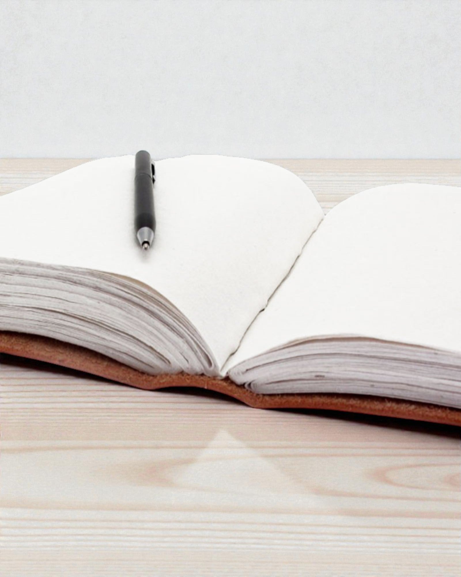 Leather Notebook of the 7 Chakras – Large Format (25 x 33 cm) – 200 pages