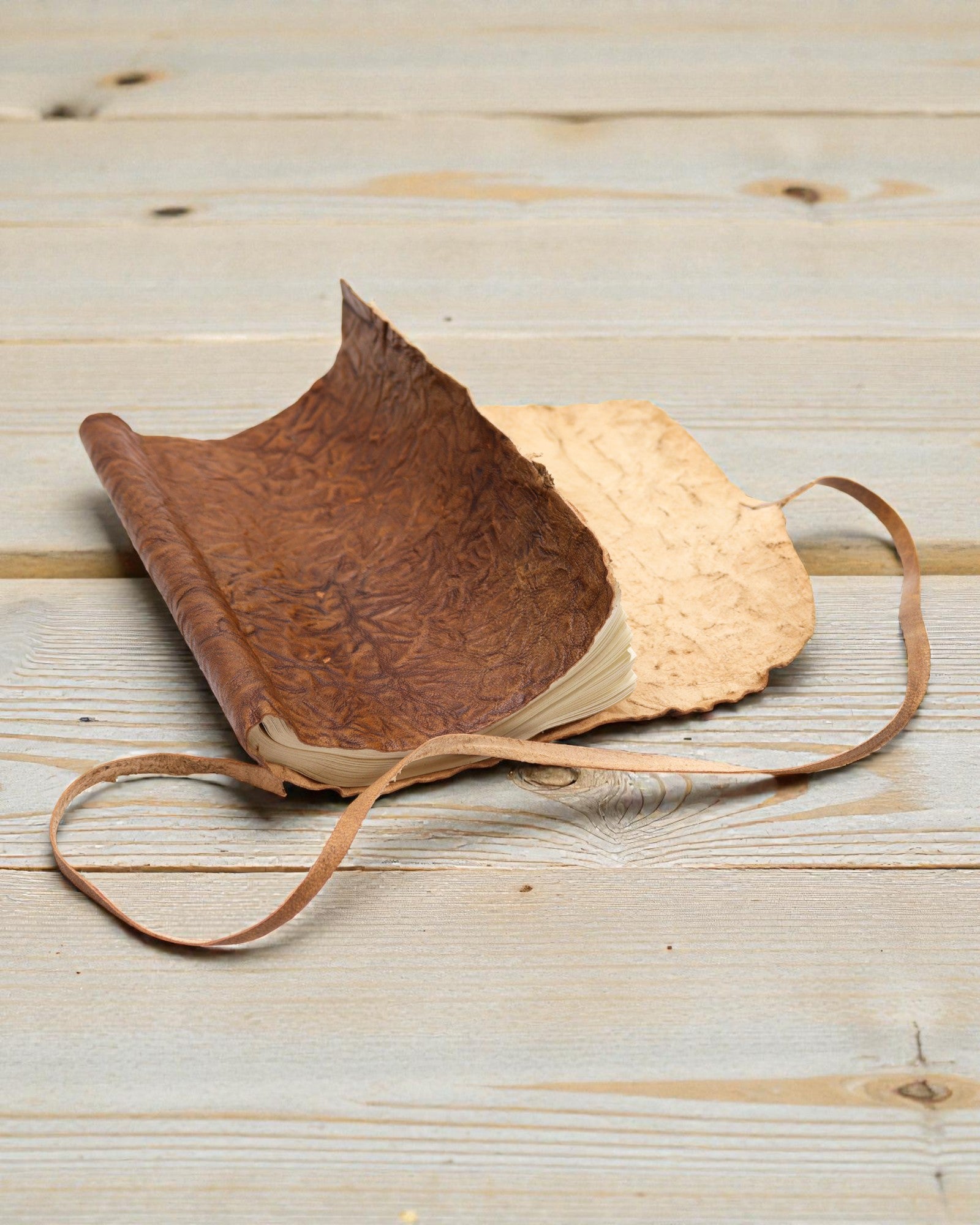 Roll-up Leather Travel Notebook – Natural (21 x 15 cm)