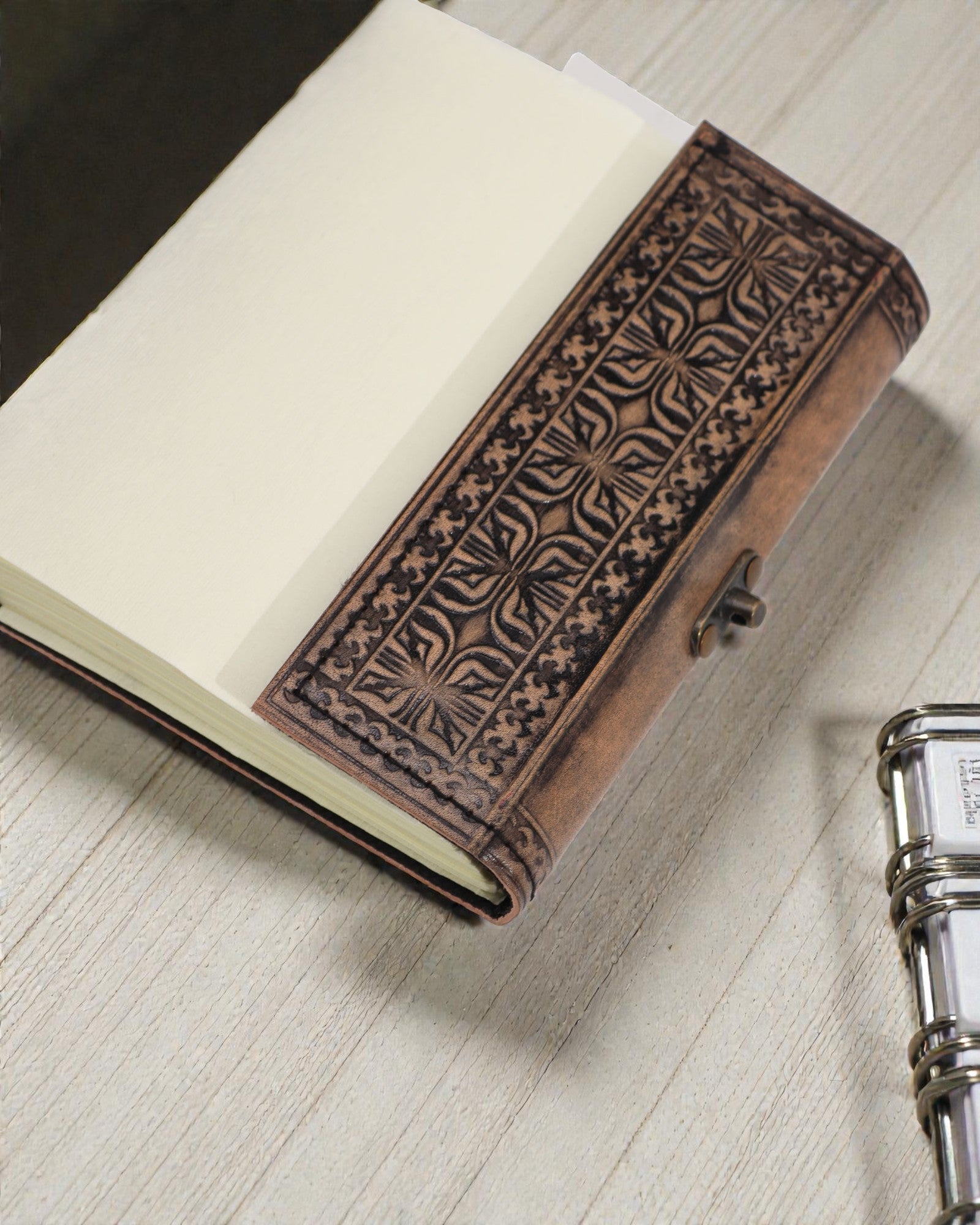 Leather Notebook Hamsa Guardian – Esoteric Journal 17,5 × 12,5 cm