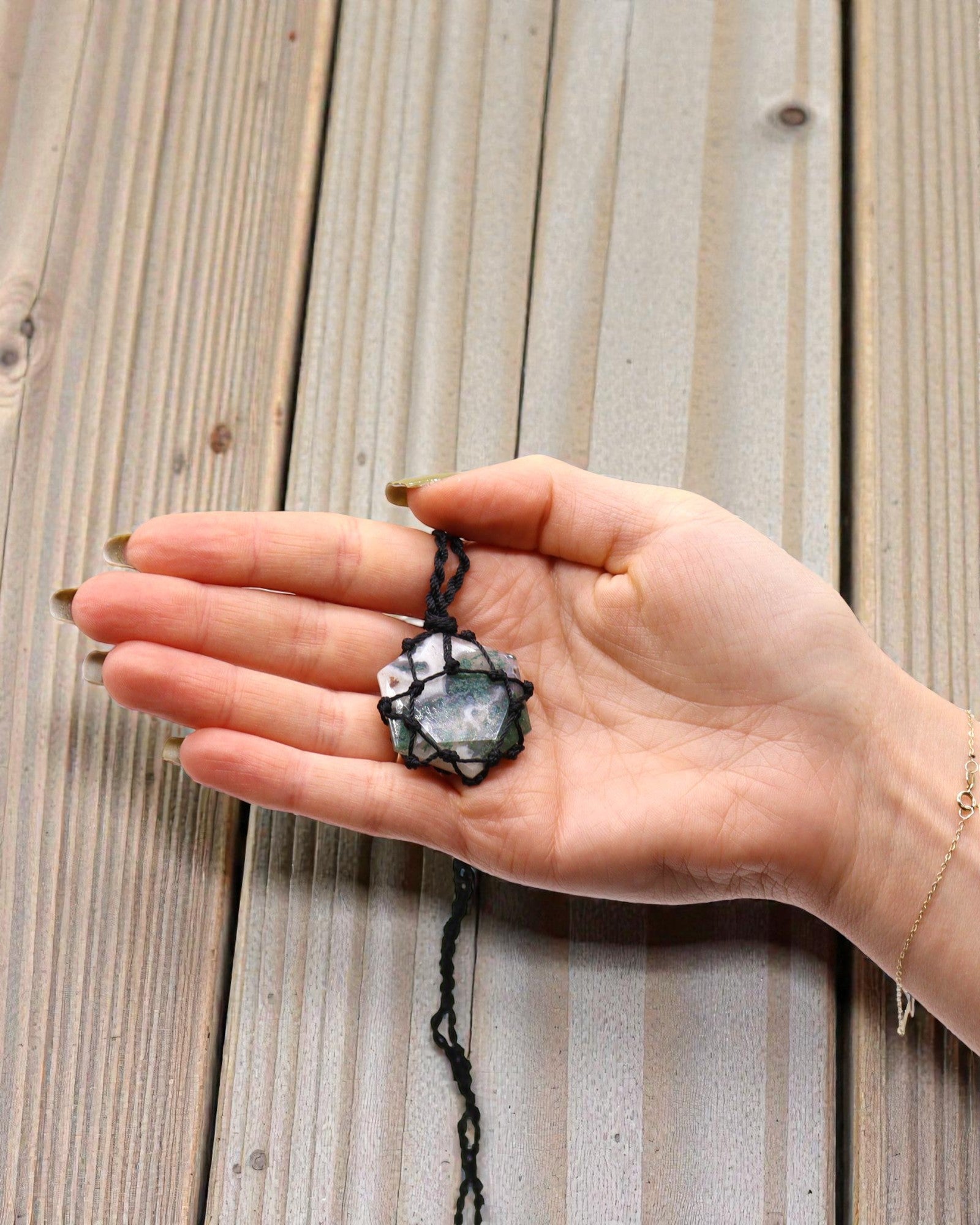 Hexagon of Nature – Macramé Necklace with Moss Agate