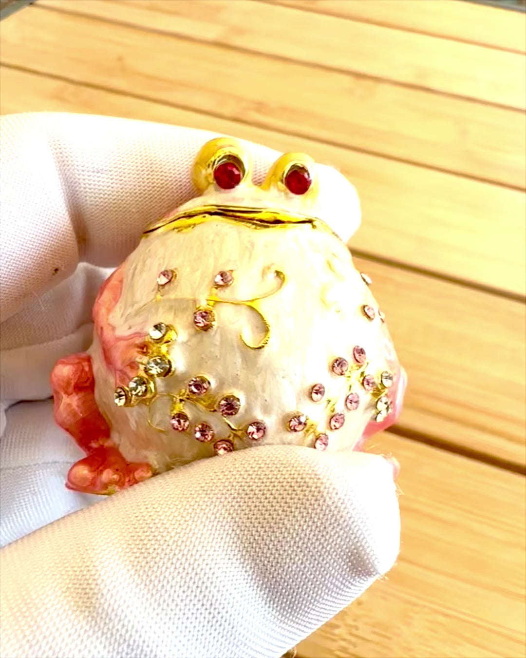 Elegant decorative box "Frog Treasure" for a personalized gift, with engraving option